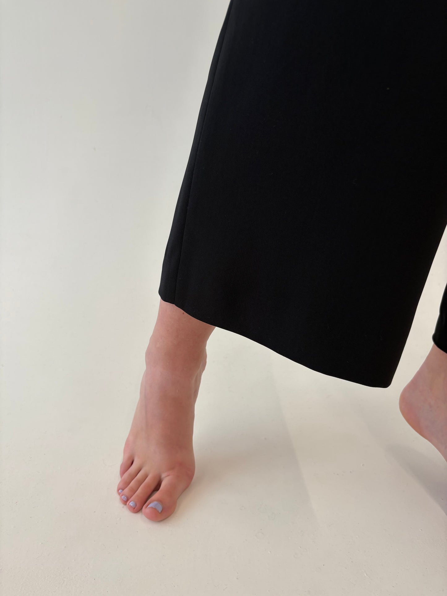 Pantaloni palazzo negri de la zi la seară