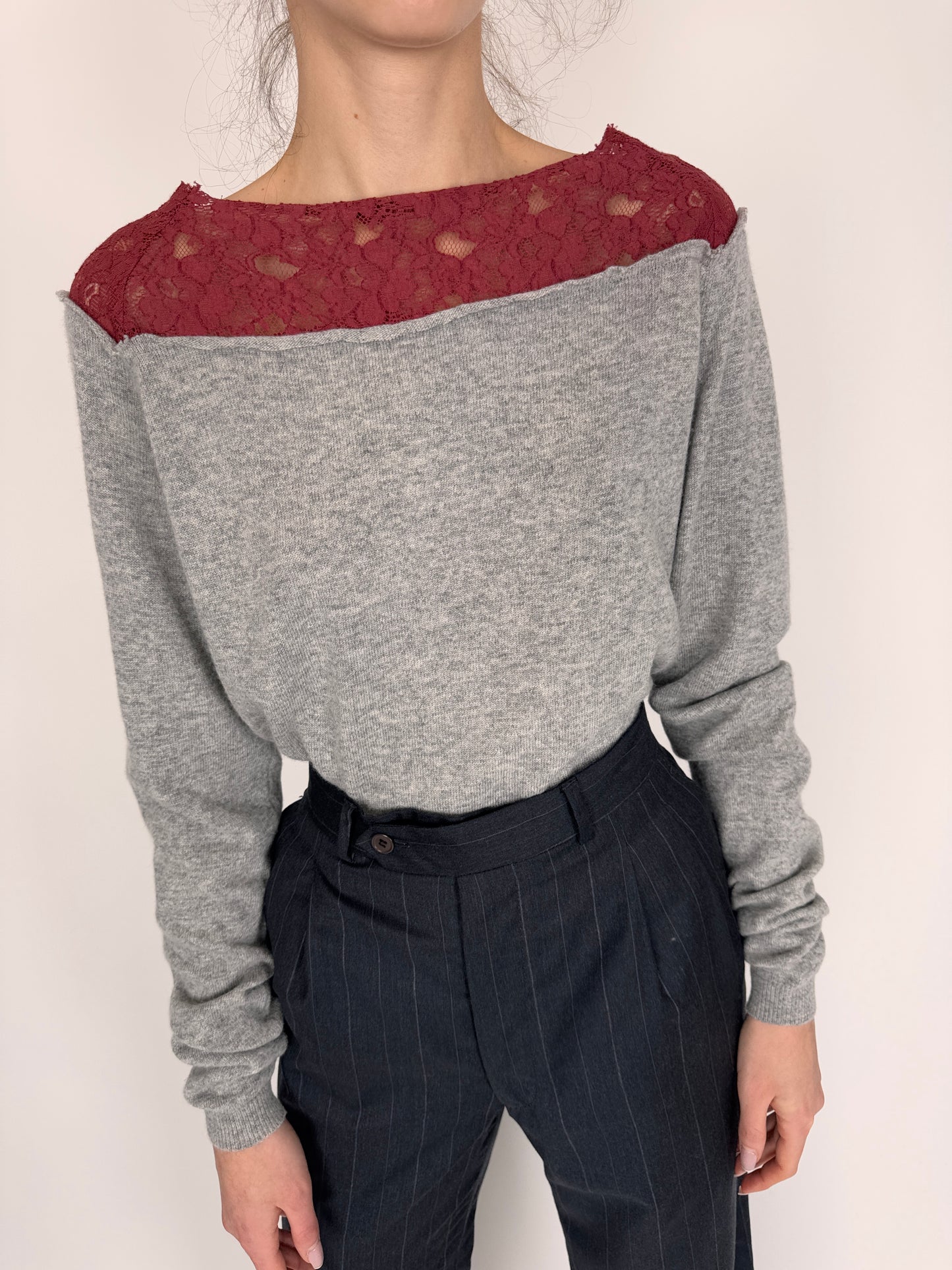 Pulover din cașmir cu inserții de dantelă ruby red