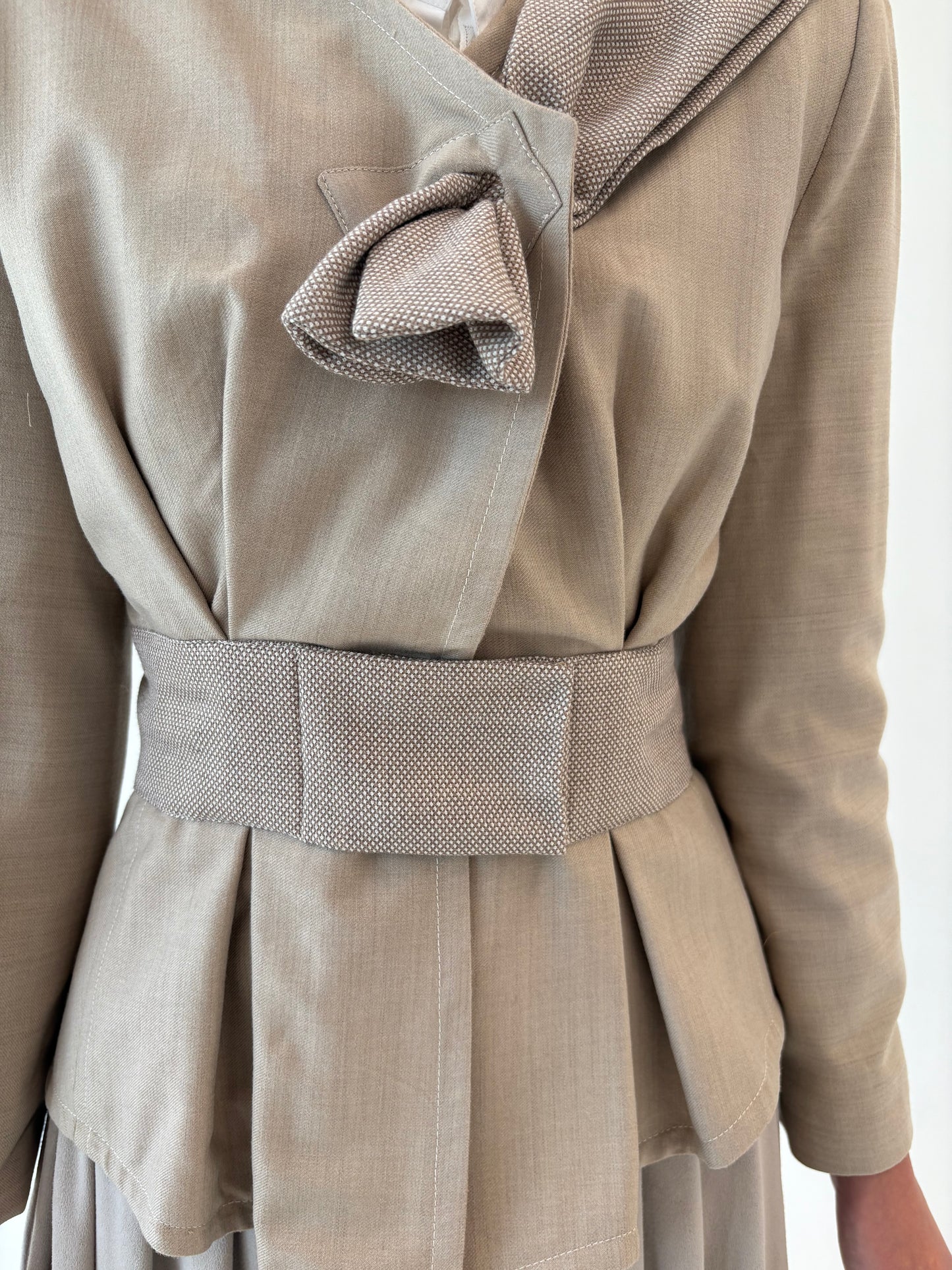 Sacou de designer in croi elaborat din stofă extrafina de lana