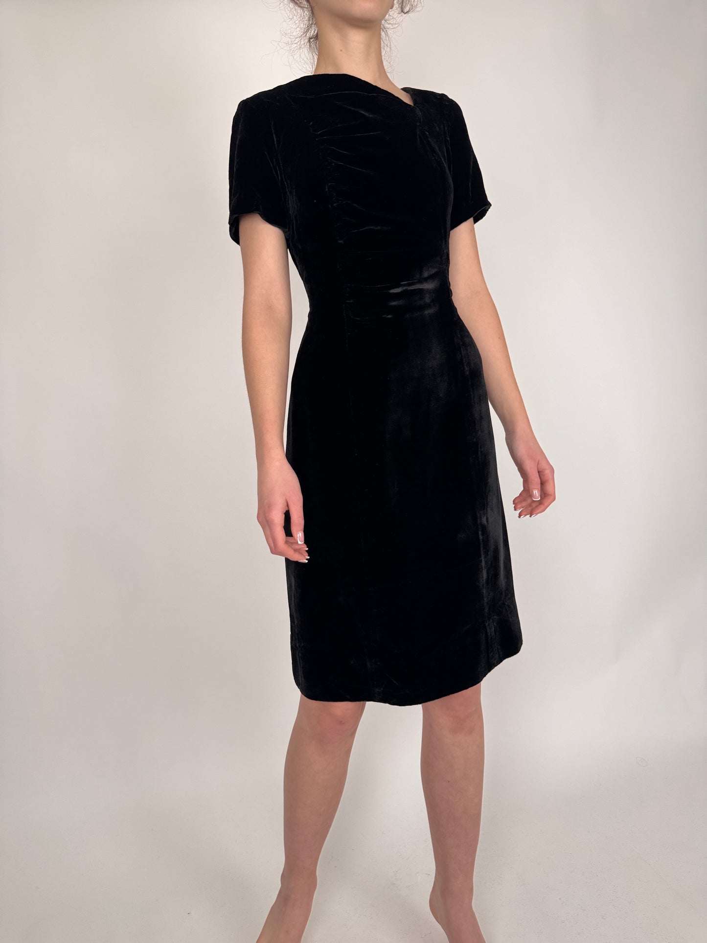 LBD vintage excepțională din catifea în croi de ani 40