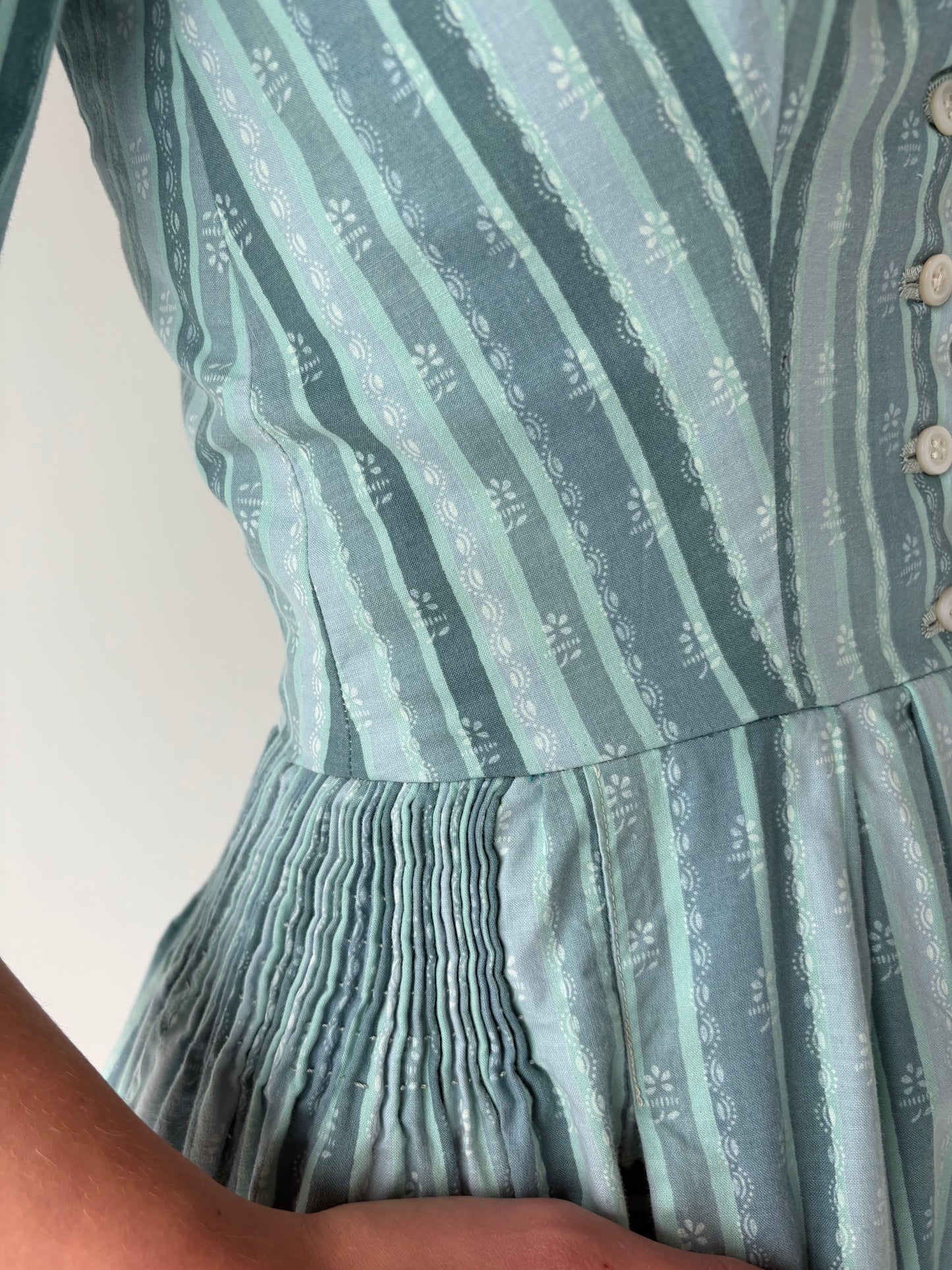 Rochie vintage cu corsaj în nuanțe superbe de mint green din pânză