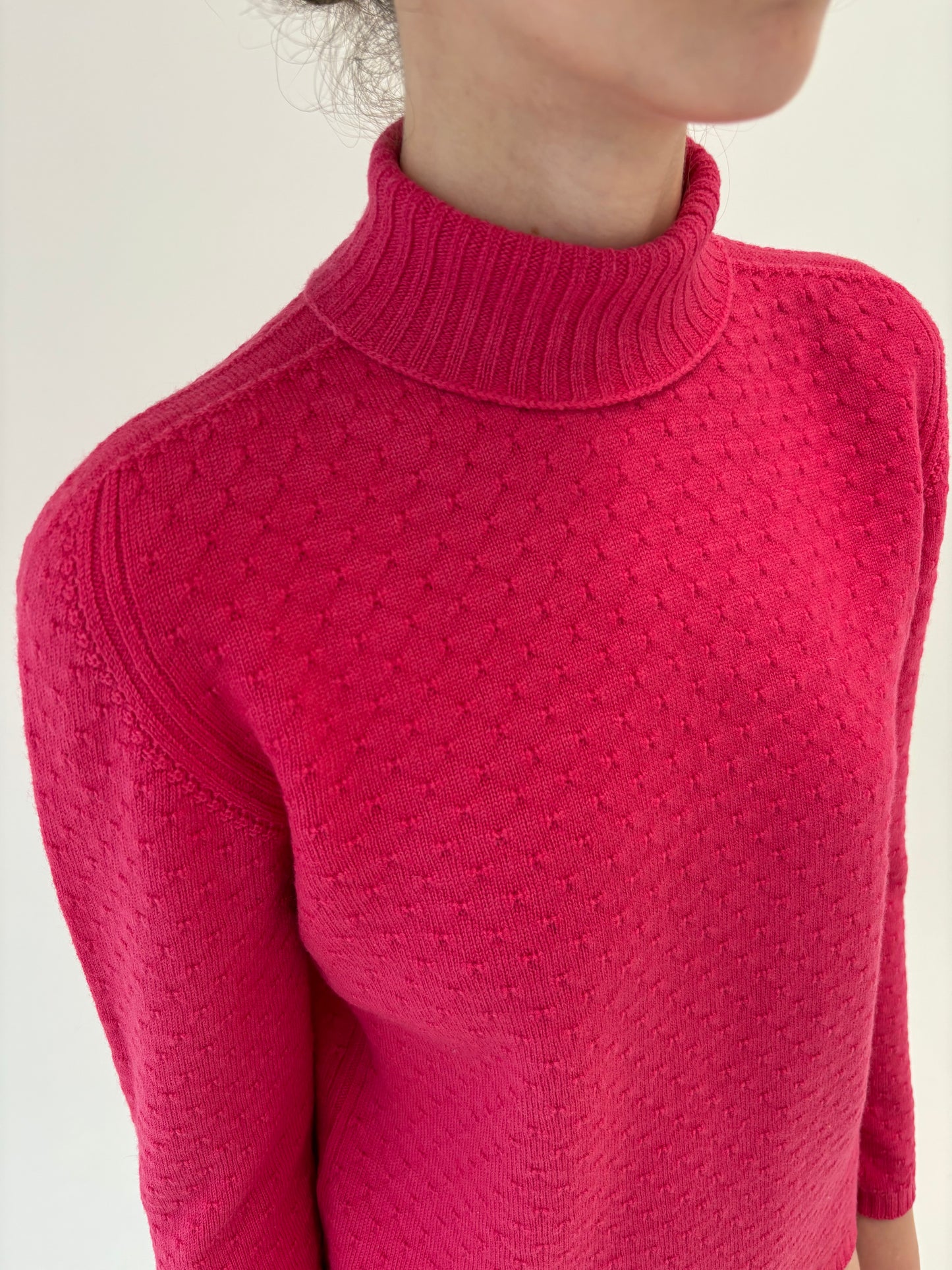 Maleta italiană fucsia texturată din lana merino extrafina de gramaj mare