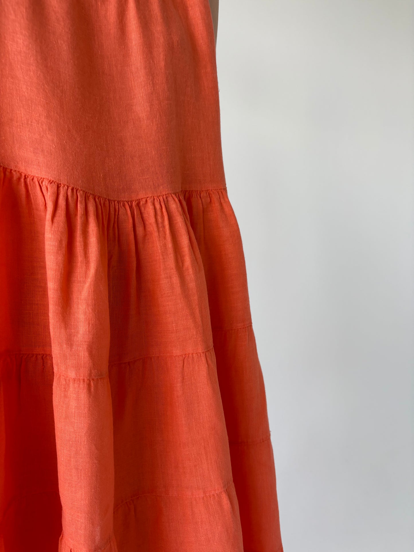 Rochie coral orange italiană din in cu spate decupat reglabil