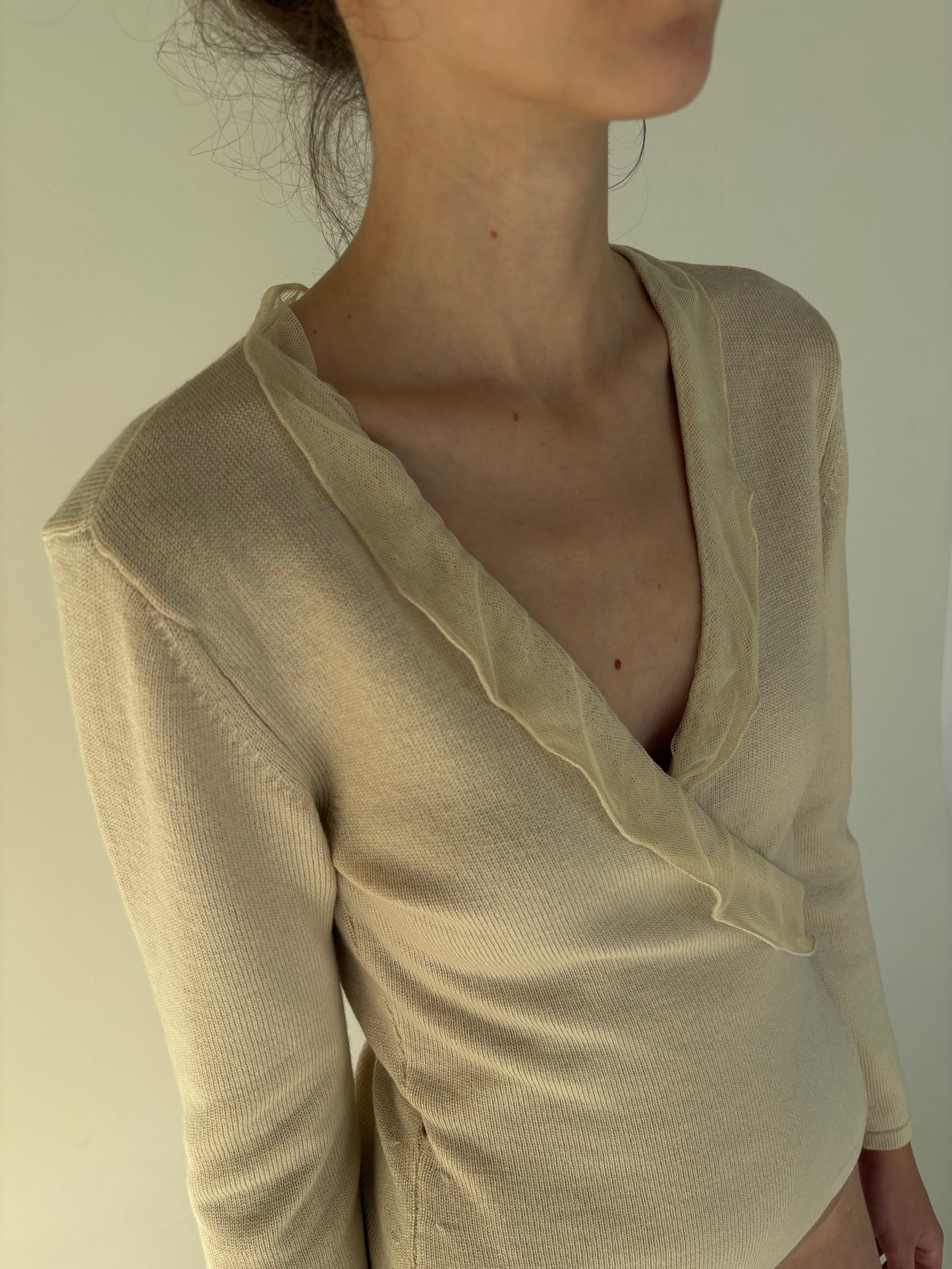 Pulover high end petrecut light nude din lana merino extrafina de gramaj mare