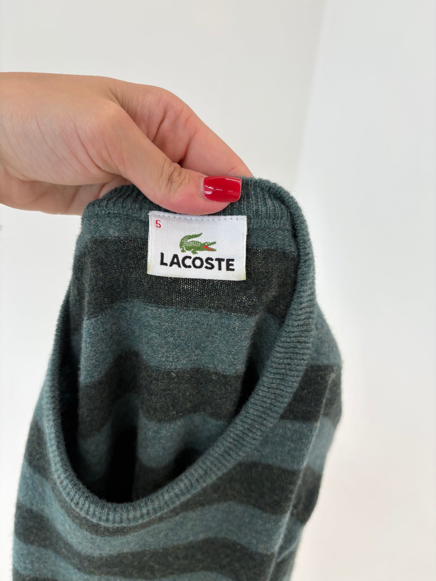 Pulover Lacoste tall din lana extrafina de gramaj mare în dungi