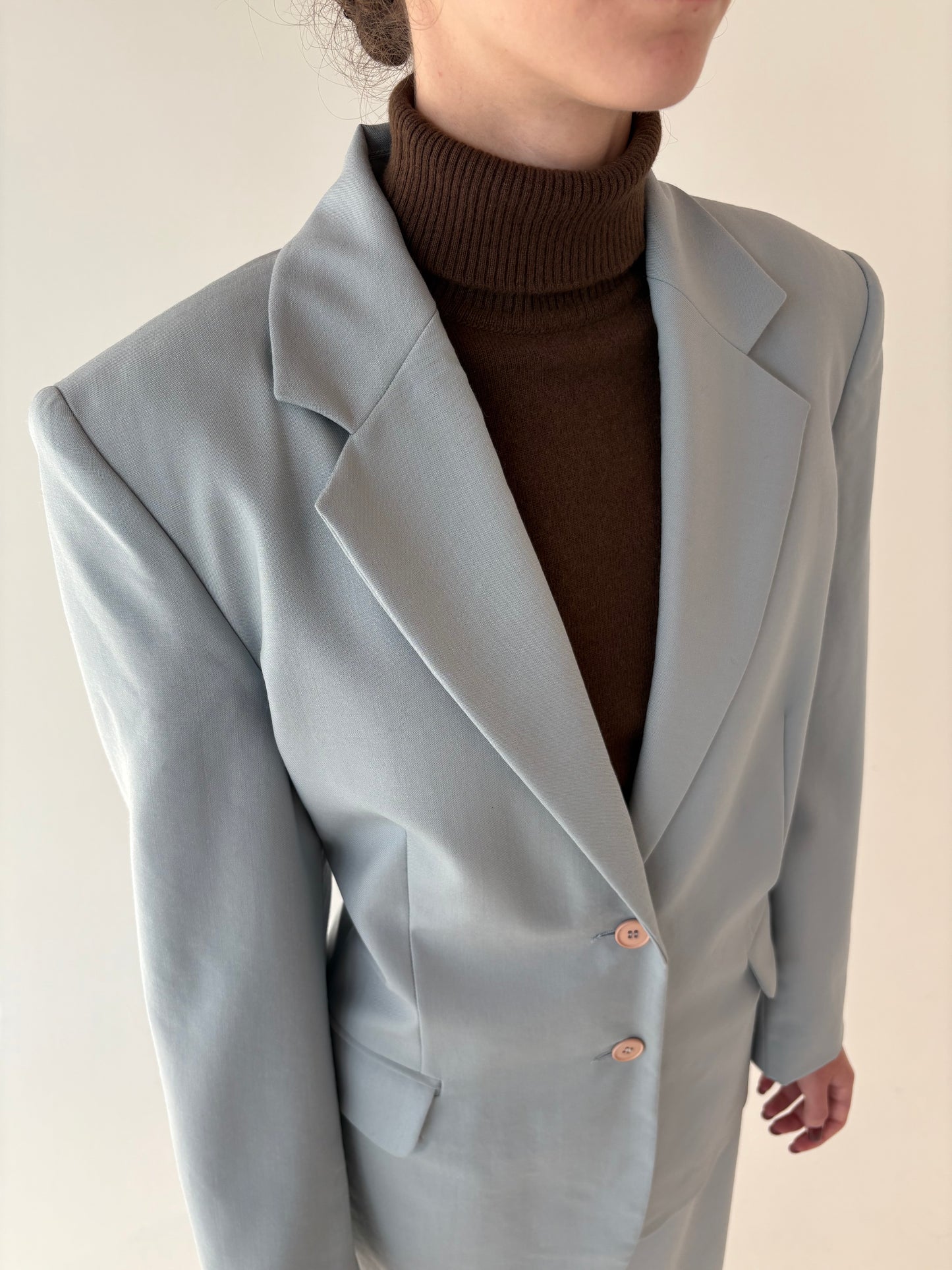 Deux piece baby blue în stil clasic revenit în trend din lana extrafina