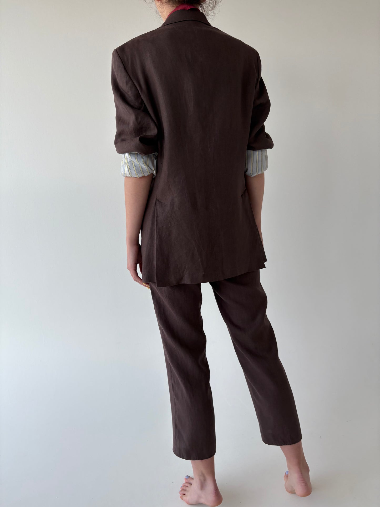 Costum chocolate brown din in in croi actual