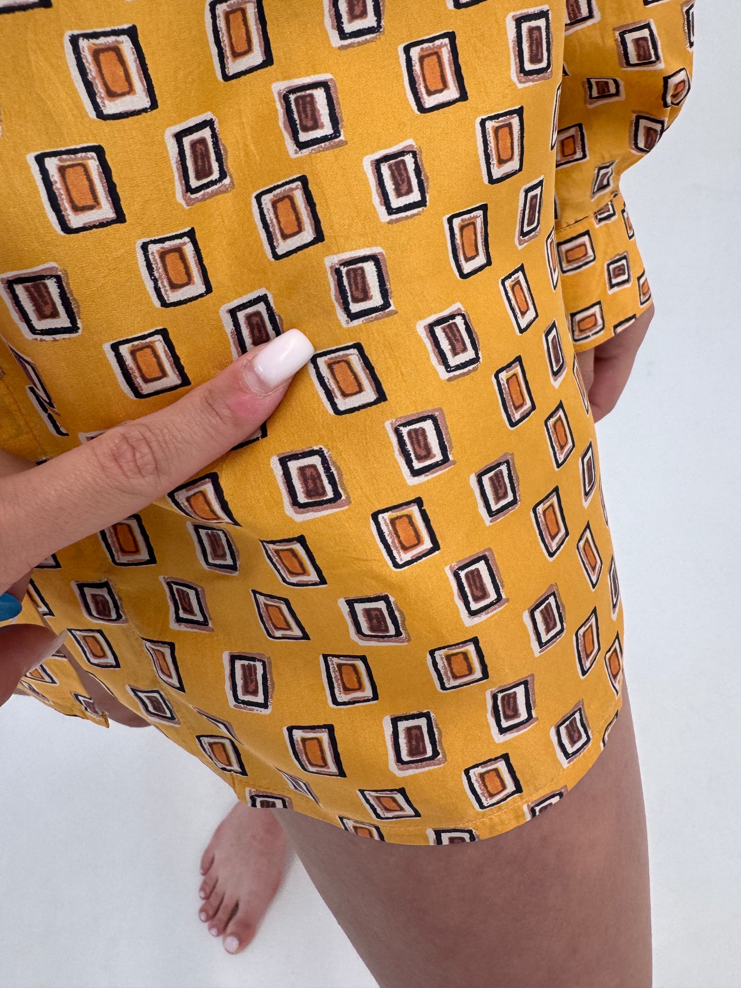 Cămașa din mătase naturală în croi amplu cu print geometric