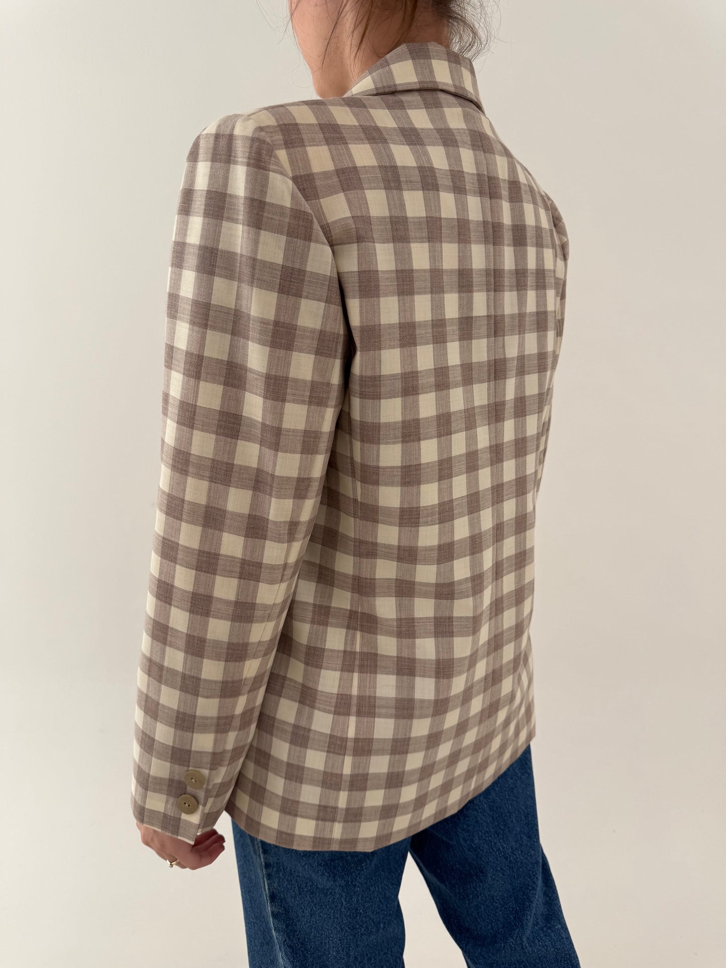 Sacou camel și nude în carouri în croi ușor cambrat din lanita subțire