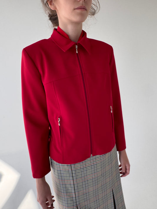 Jacheta în croi minimalist de ani 2000 și Georgette ușor strech