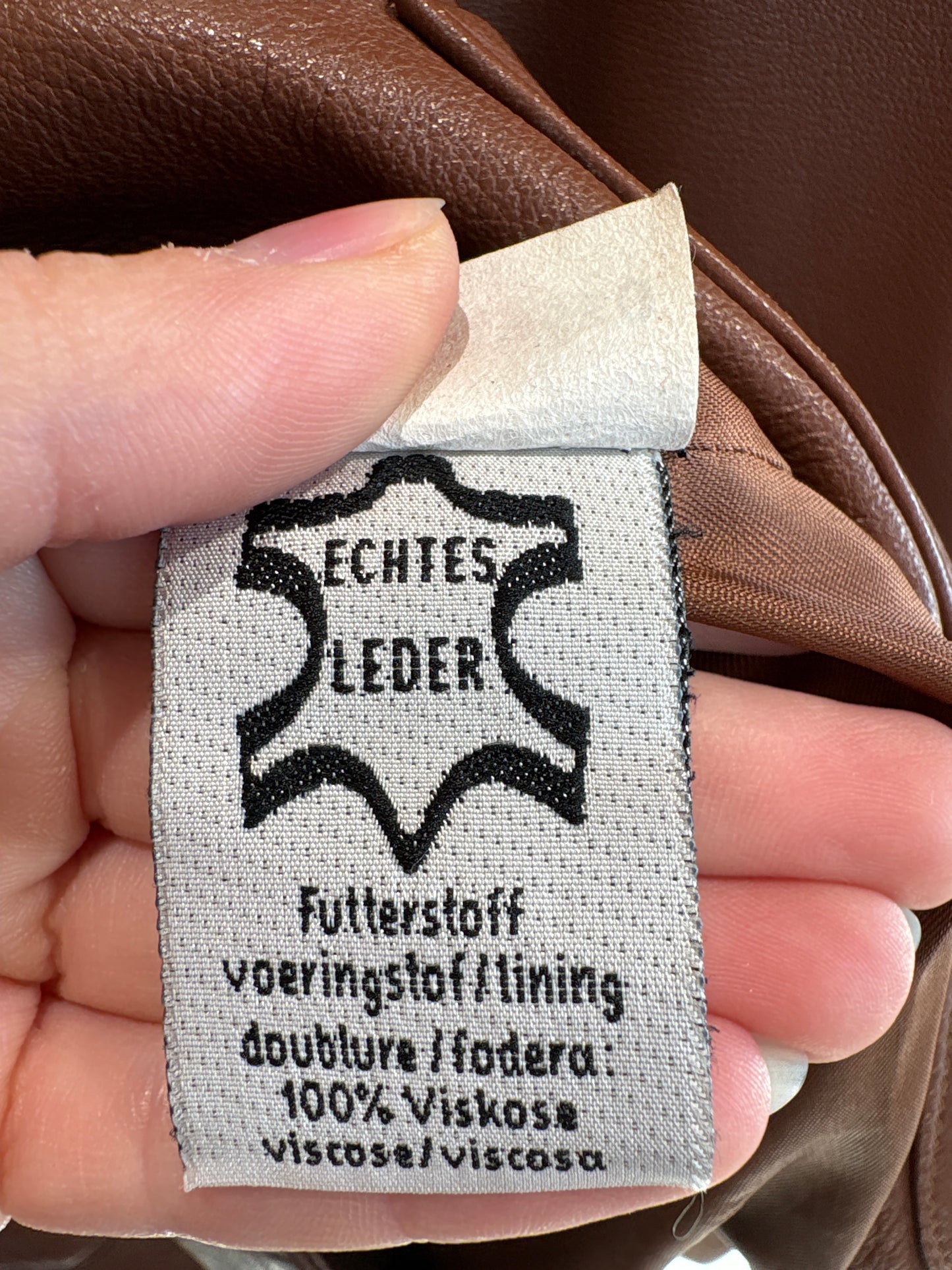 Sacou chocolate brown petite ușor cambrat din piele naturală
