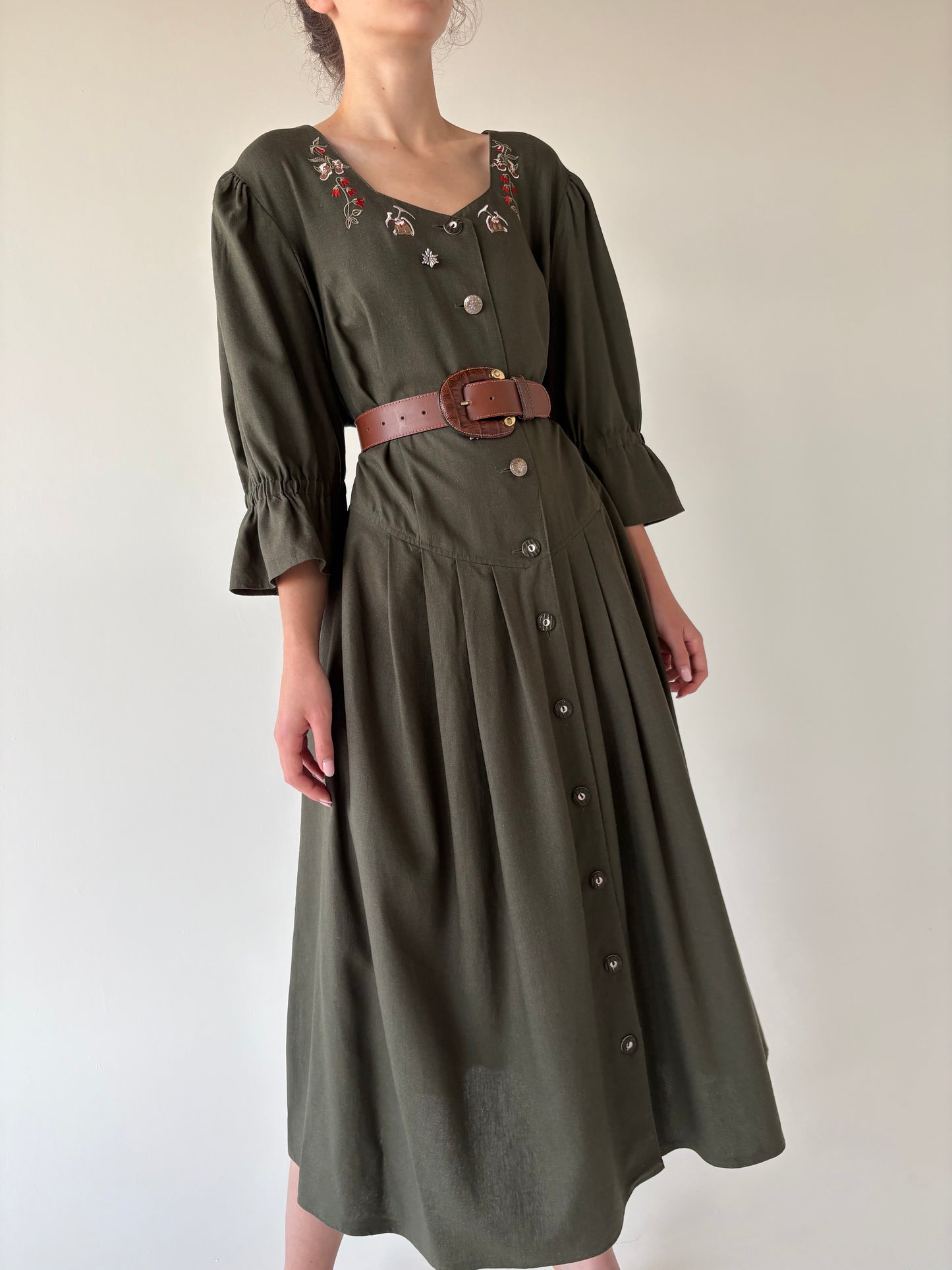 Rochie vintage din pânză de in cu corsaj și buzunare