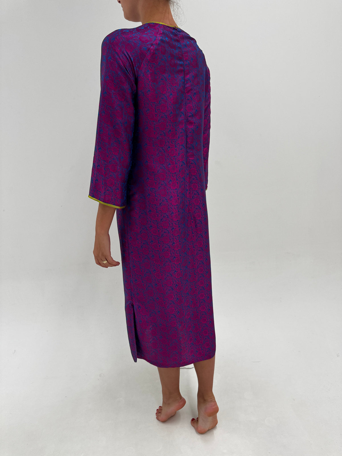 Rochie maxi cu influențe asiatice din jacquard de mătase naturală în culori tari