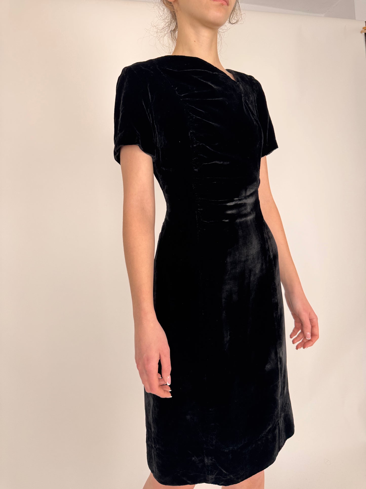 LBD vintage excepțională din catifea în croi de ani 40