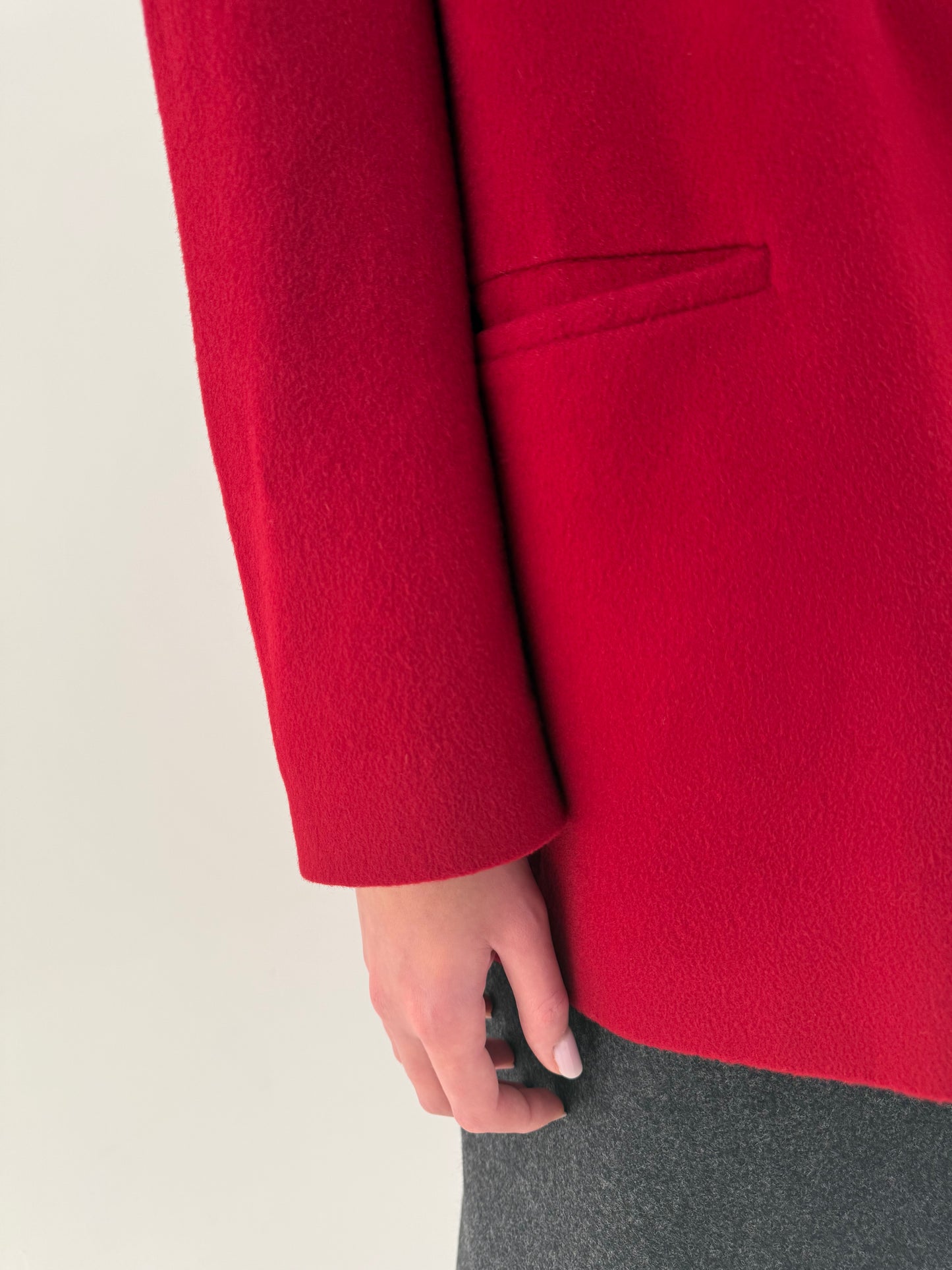 Sacou gros cherry red din stofă plină de lana cu cașmir