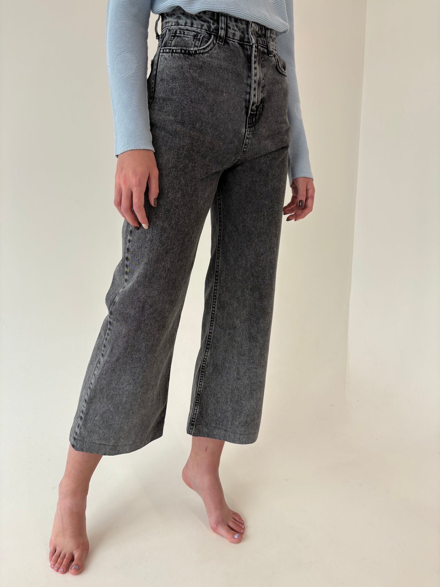 Jeans dark wash cu talie ultra înaltă în croi spre palazzo