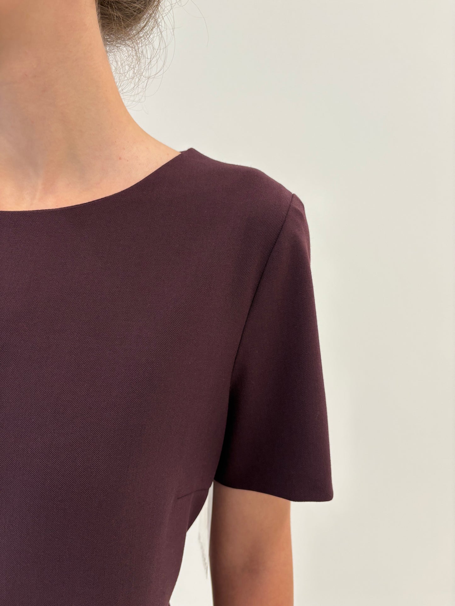 Rochie italiană aubergine business nouă cu eticheta din stofita ușor strech