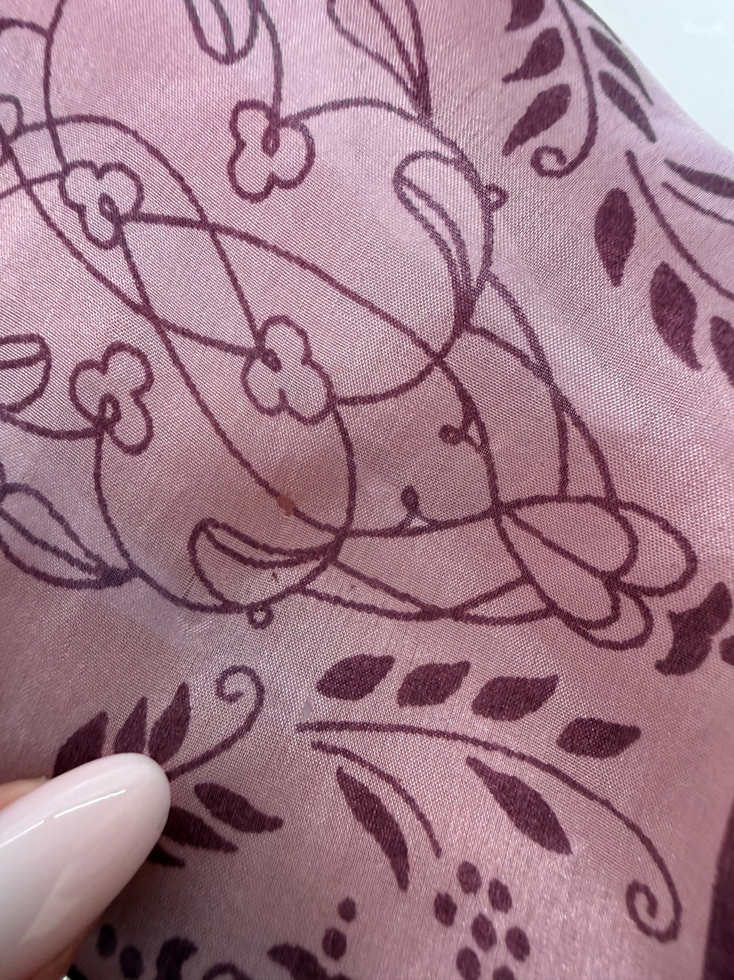 Eșarfă XL din mătase naturală cu print în nuanțe de lavanda și roz