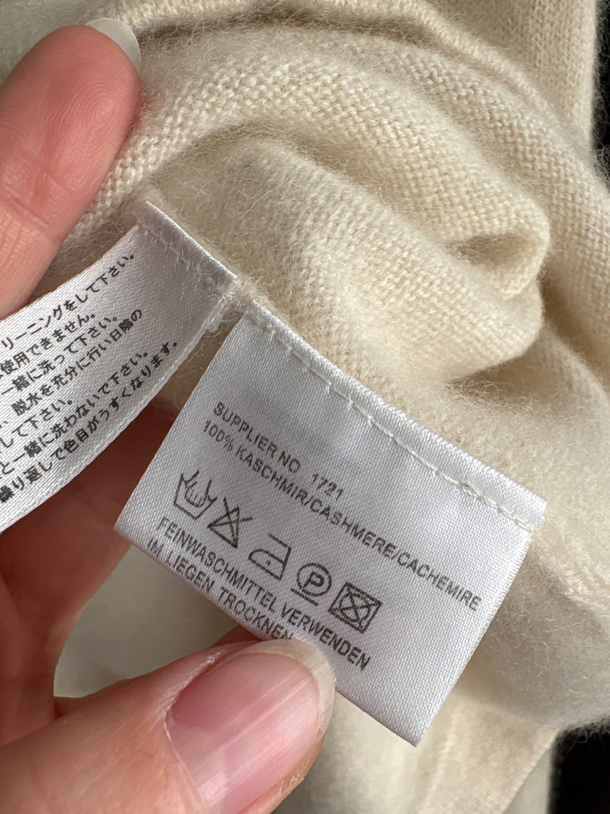 Cardigan din cașmir high end off white petrecut cu aplicații 3 D