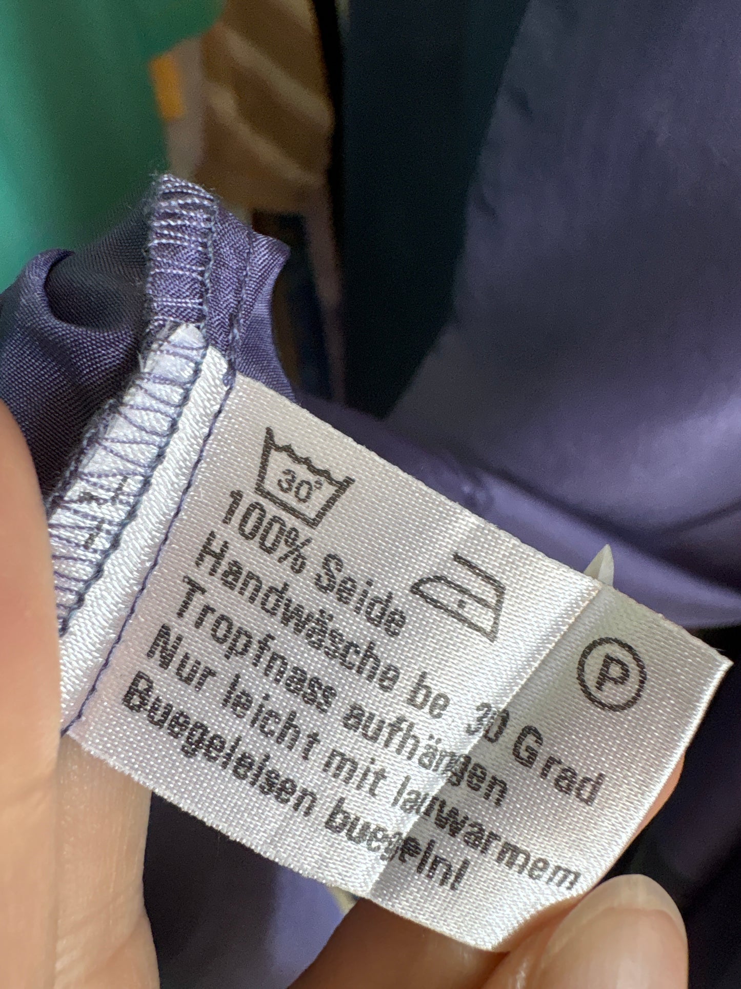 Top lavandă din mătase naturală în croi minimalist