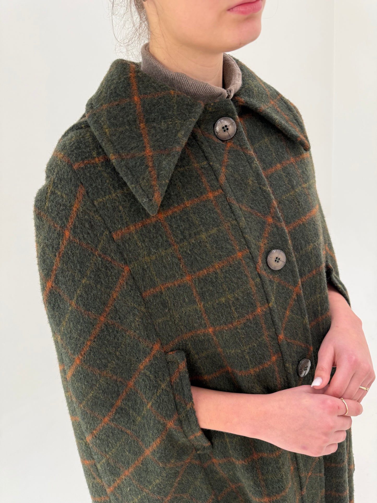 Capa vintage forest green în carouri fine camel din lana