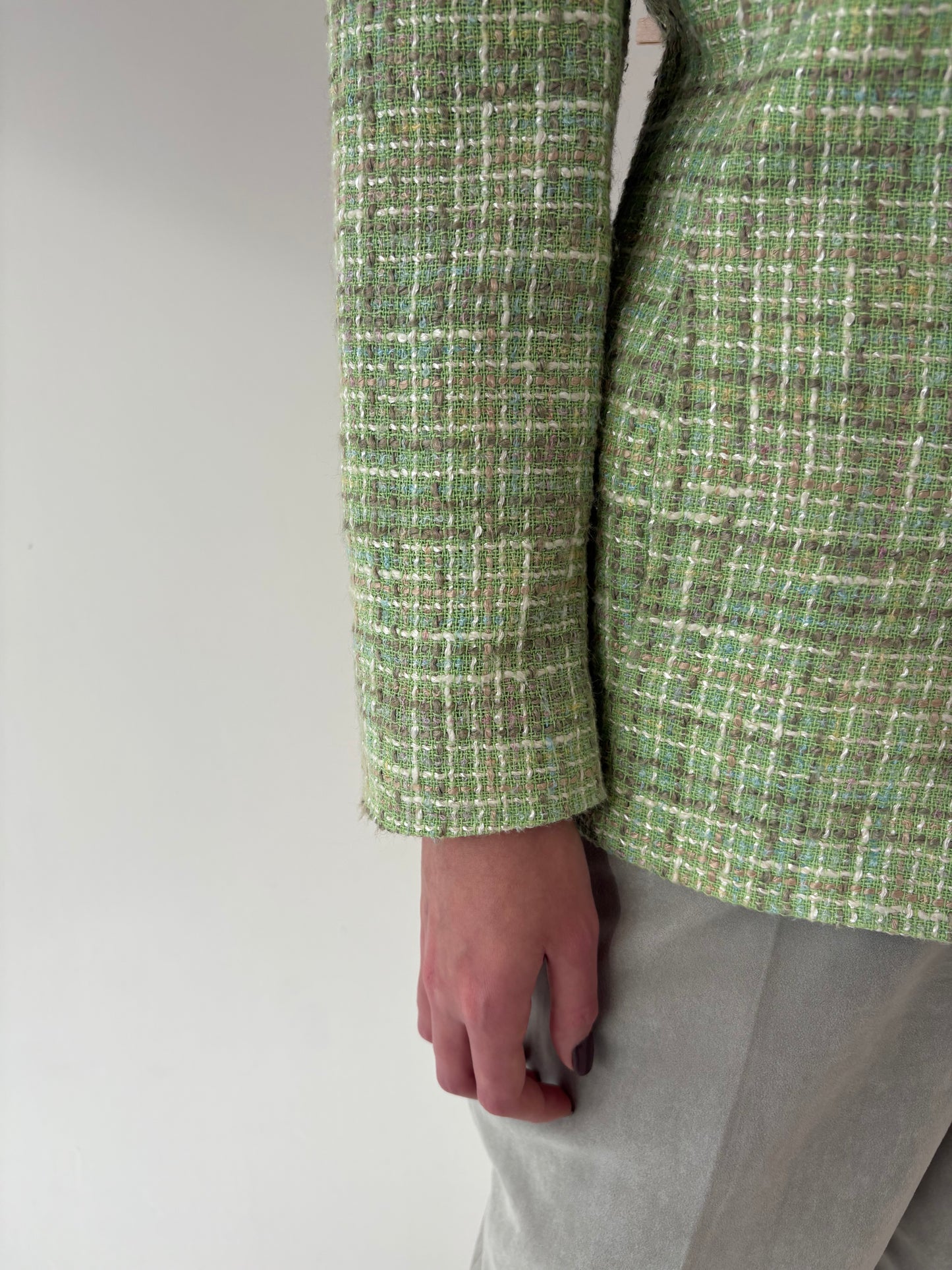 Sacou din tweed în stil Chanel verde crud ușor cambrat petite