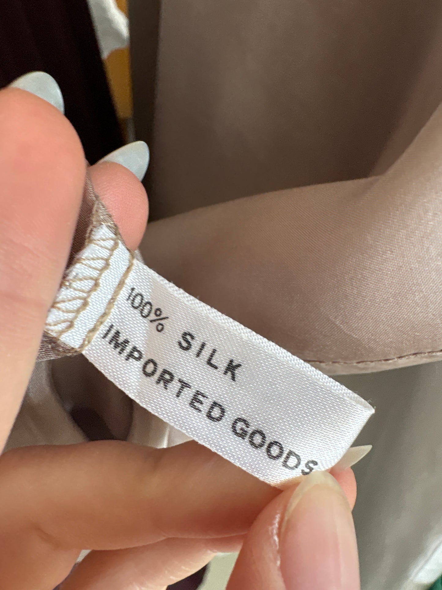 Top din mătase naturală dark nude în croi minimalist