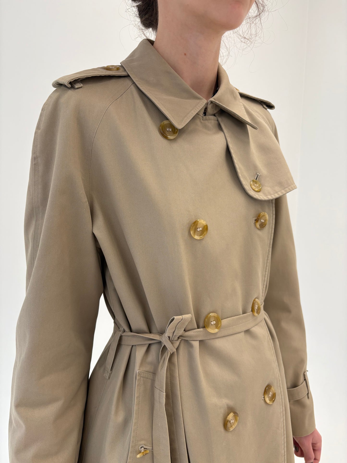 Trench vintage Burberry camel cu talie marcată reglabilă din gabardină