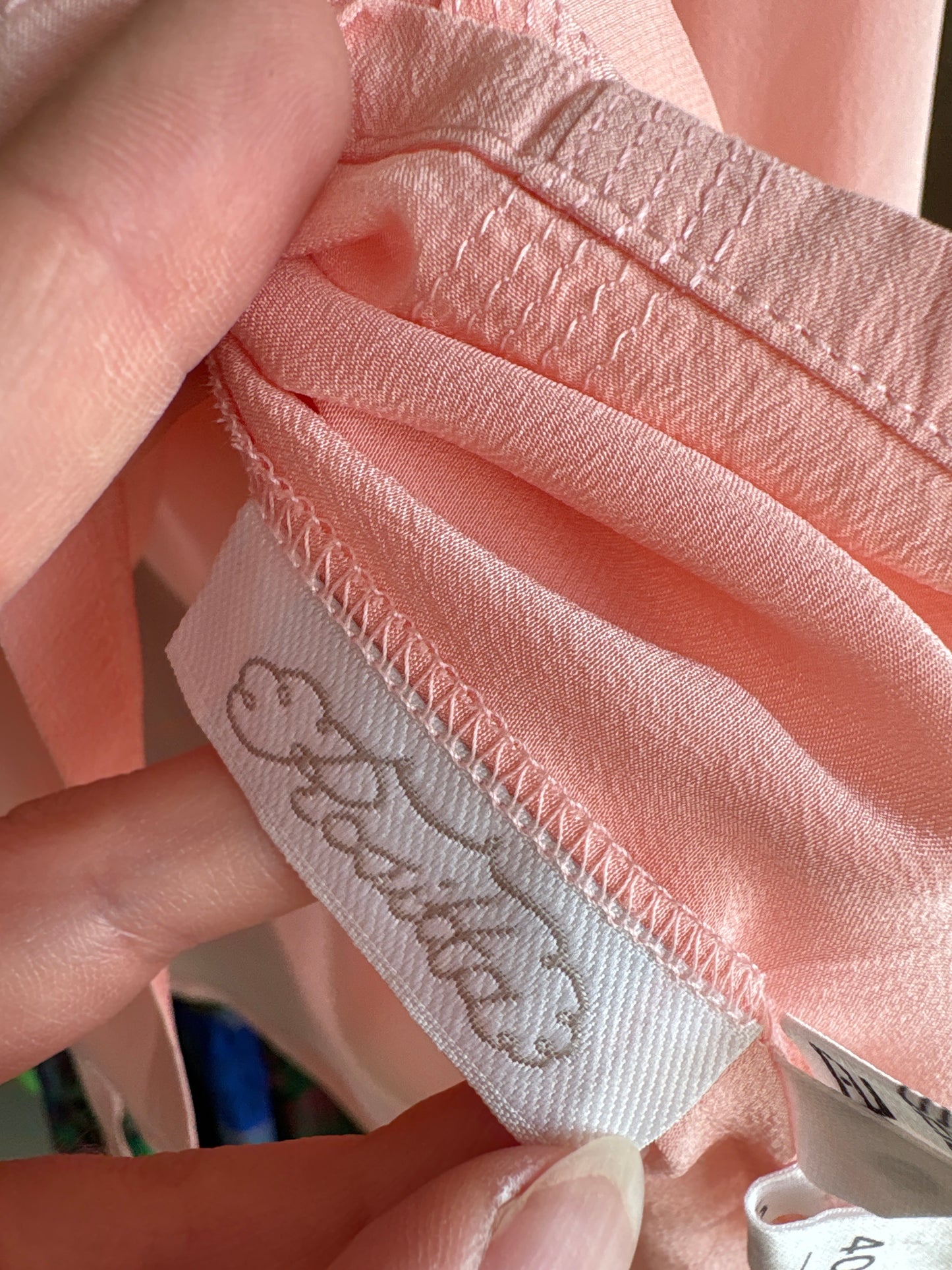 Cămașa vintage power pink din mătase naturală în croi retro modern
