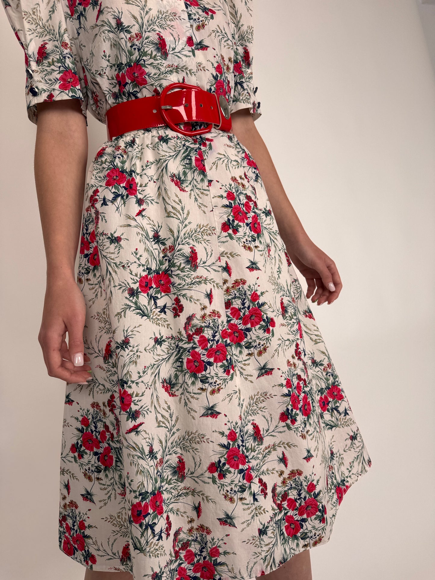 Rochie vintage cu print floral superb și talie marcată reglabilă