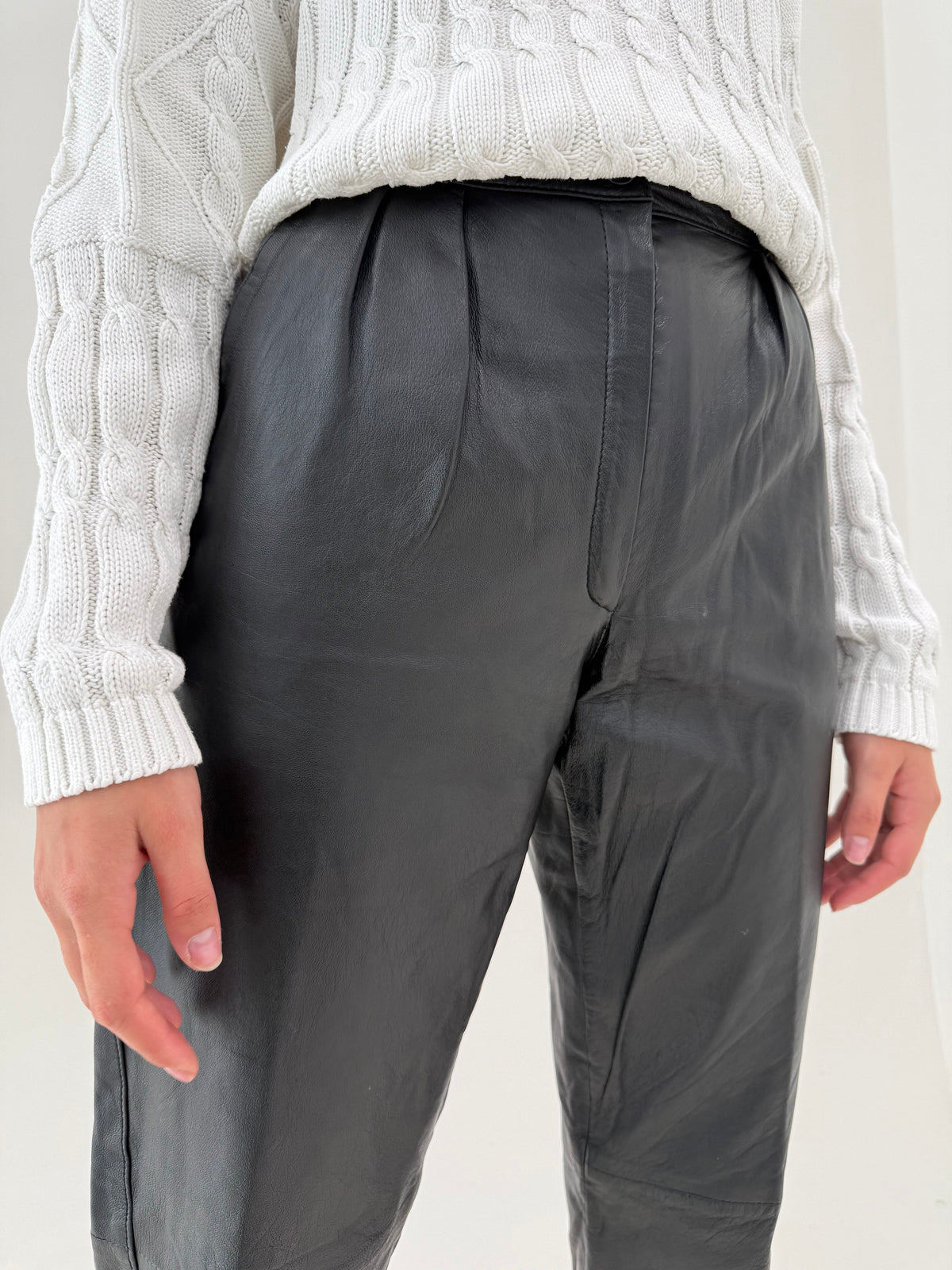 Pantaloni din piele naturală extra moale cu pense și talie ultra înaltă