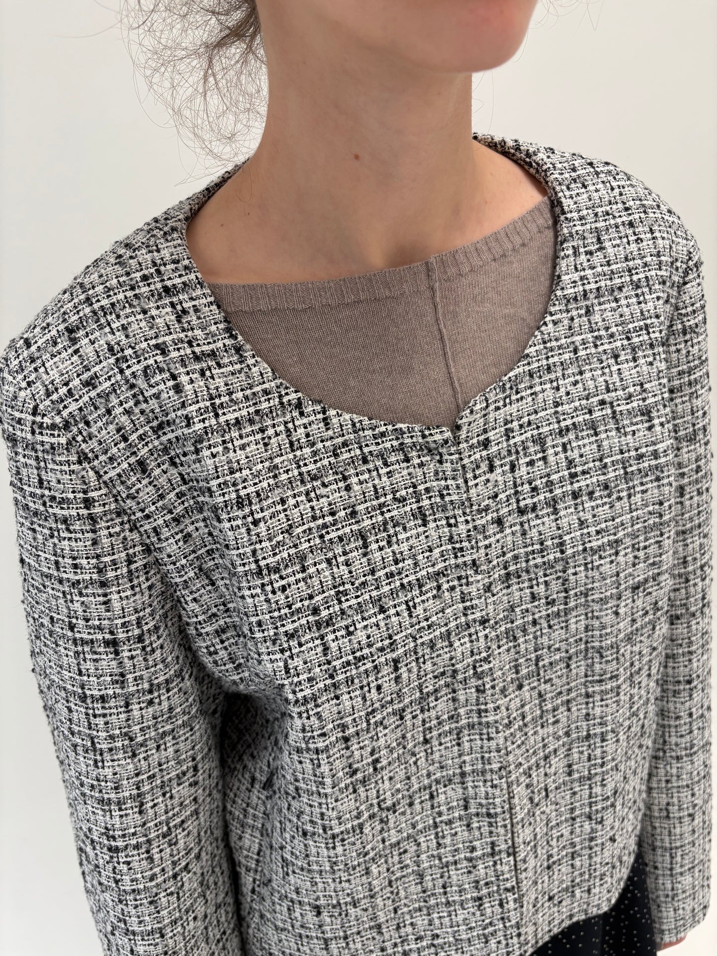 Sacou de brand premium italian în stil Chanel din tweed în croi minimalist