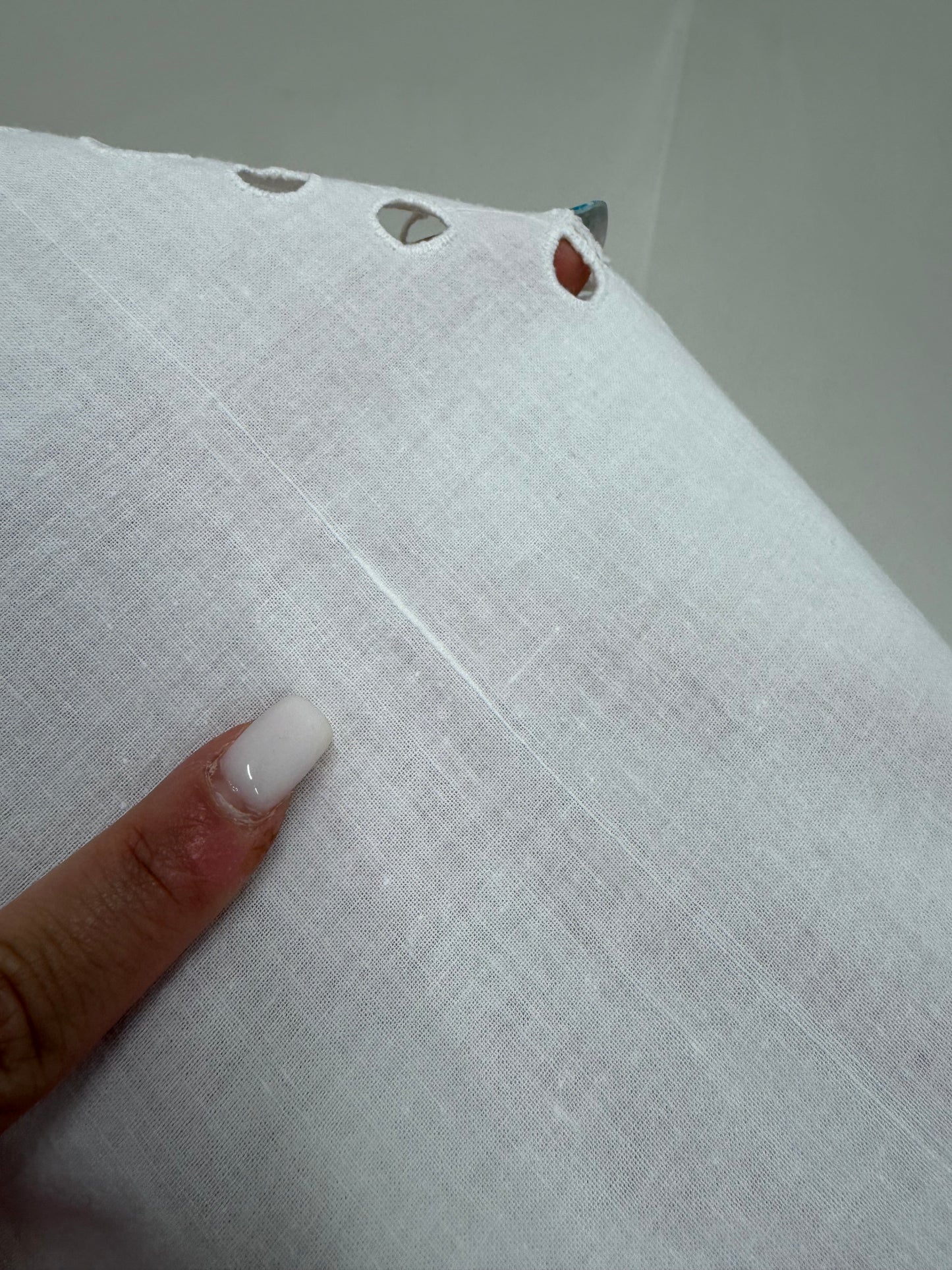 Tunica amplă cu broderie manuală excepțională din pânză de bumbac