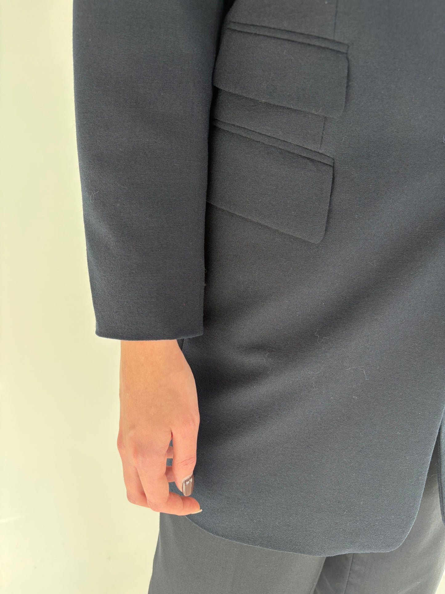 Pardesiu Navy ușor cambrat în croi lung din lana extrafina