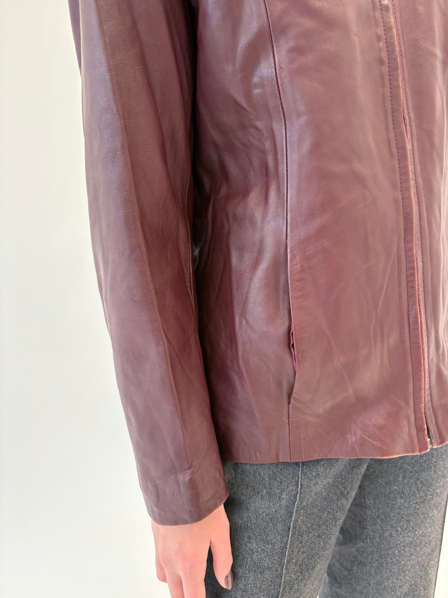 Geacă Versace din piele naturală burgundy  moale în croi ușor cambrat