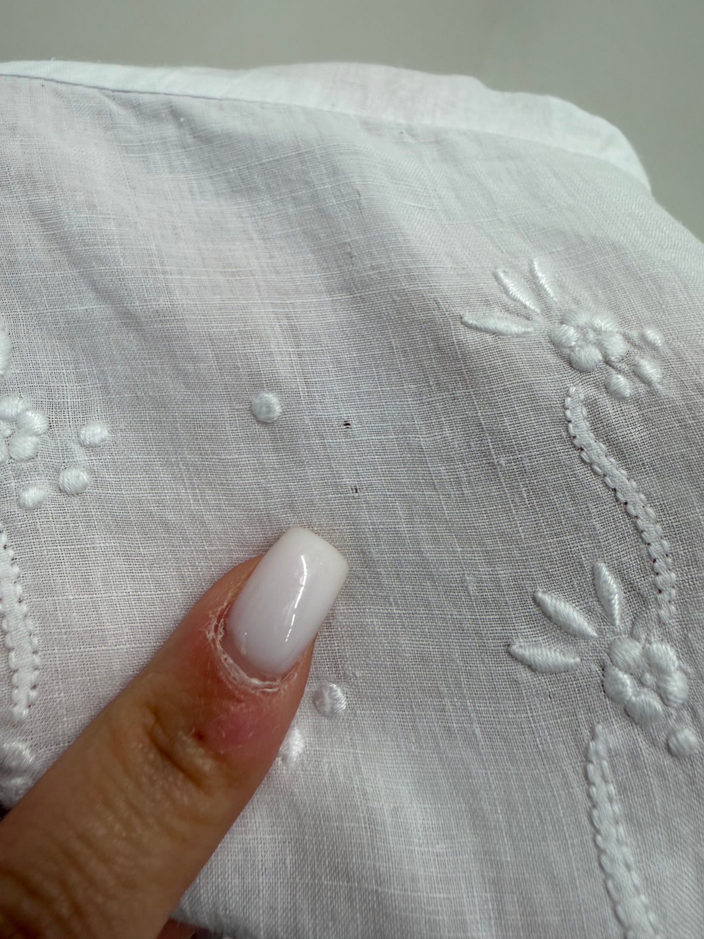 Rochie vintage din in moale excepțional cu broderie manuală reglabilă