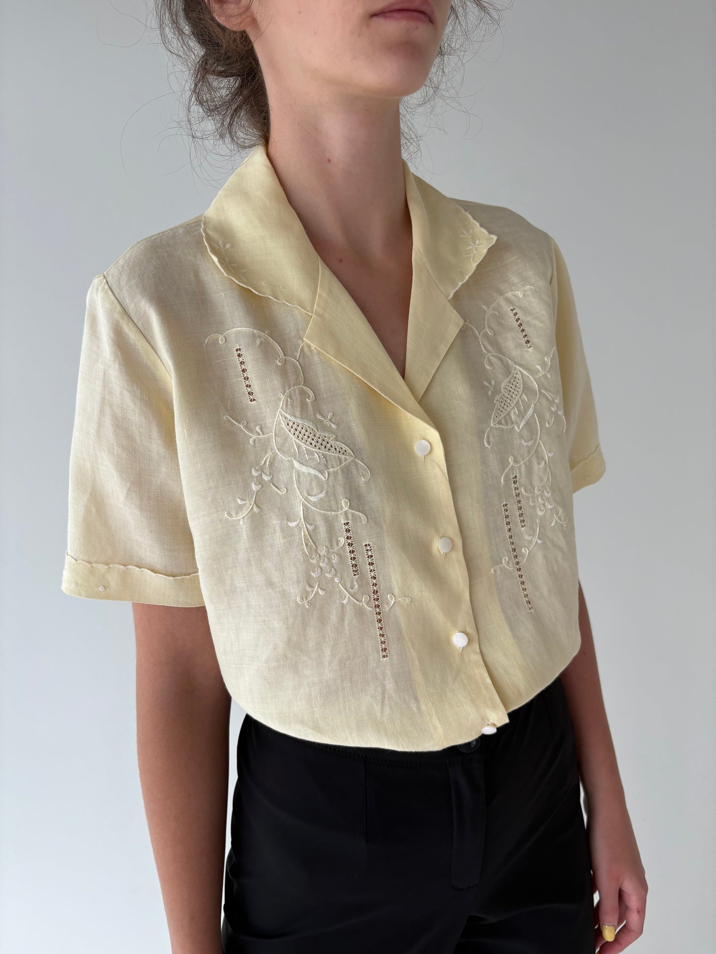 Cămașa luxury din in cu broderie manuală excepțională