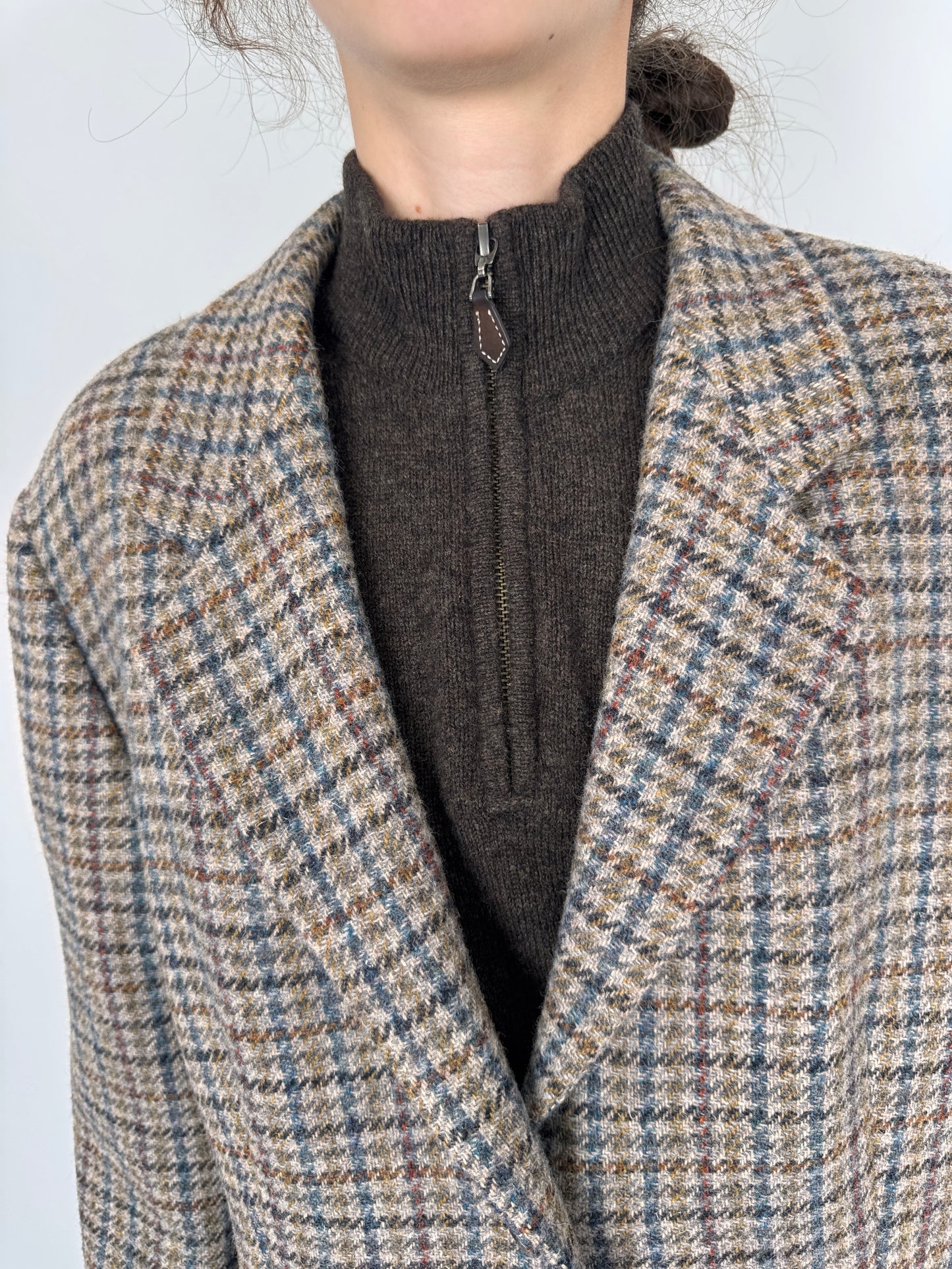 Sacou dark nude în carouri din tweed gros de lana