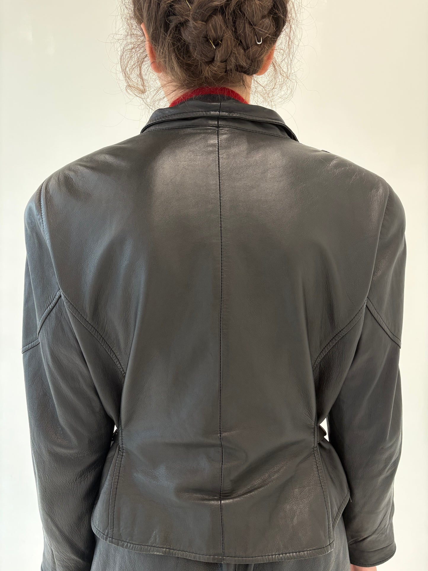 Jacheta vintage ultra cambrata din piele naturală extrem de moale