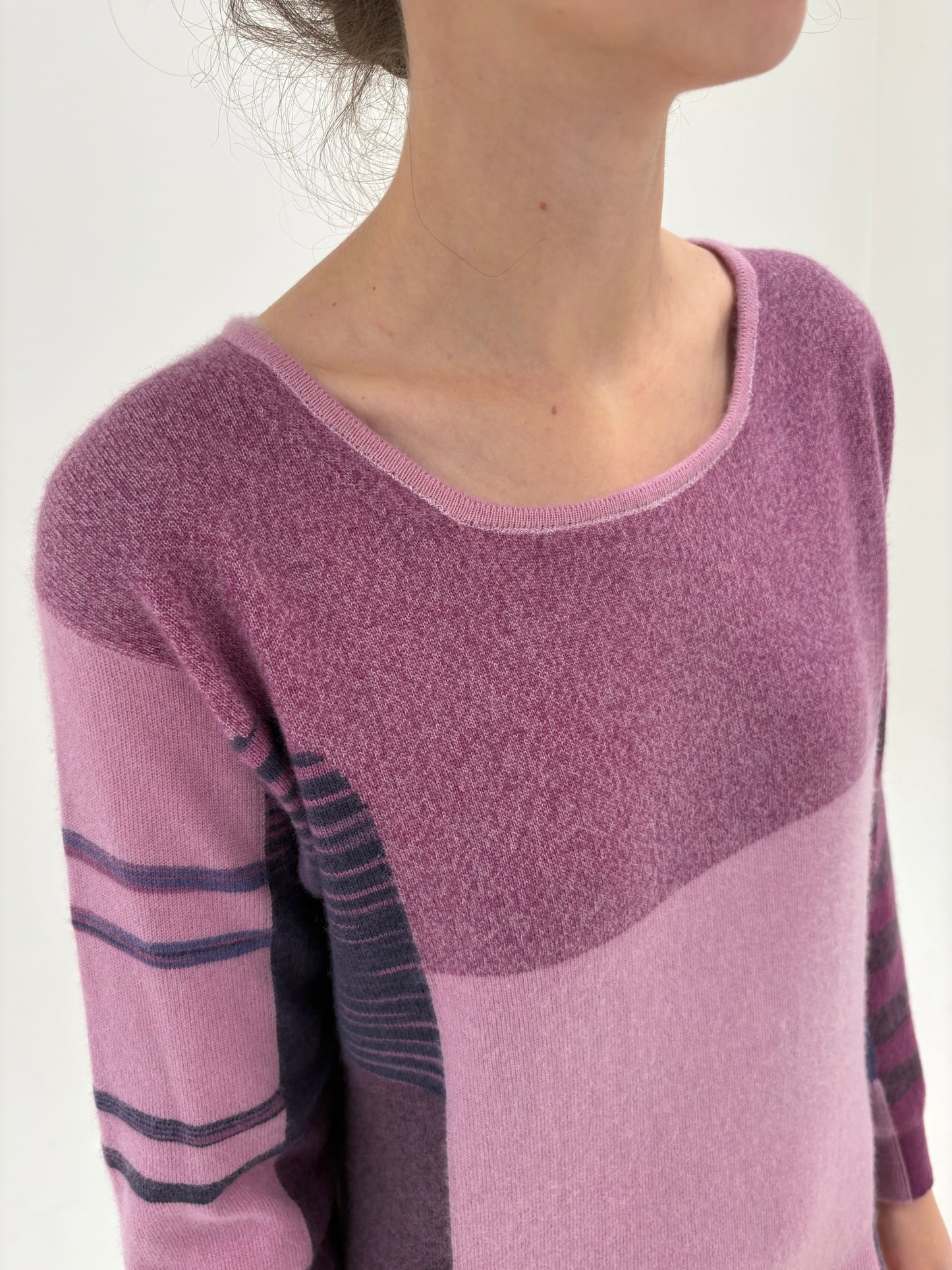 Pulover italian din cașmir multiply în nuanțe de lavanda