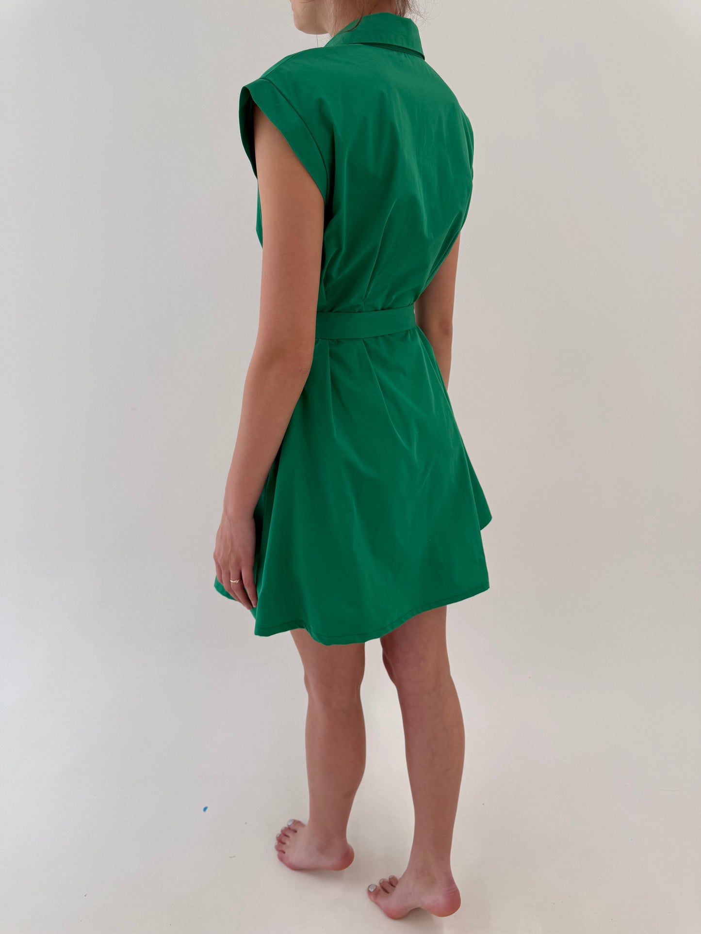Rochie verde smarald din poplin de bumbac cu buzunare și talie înaltă reglabilă