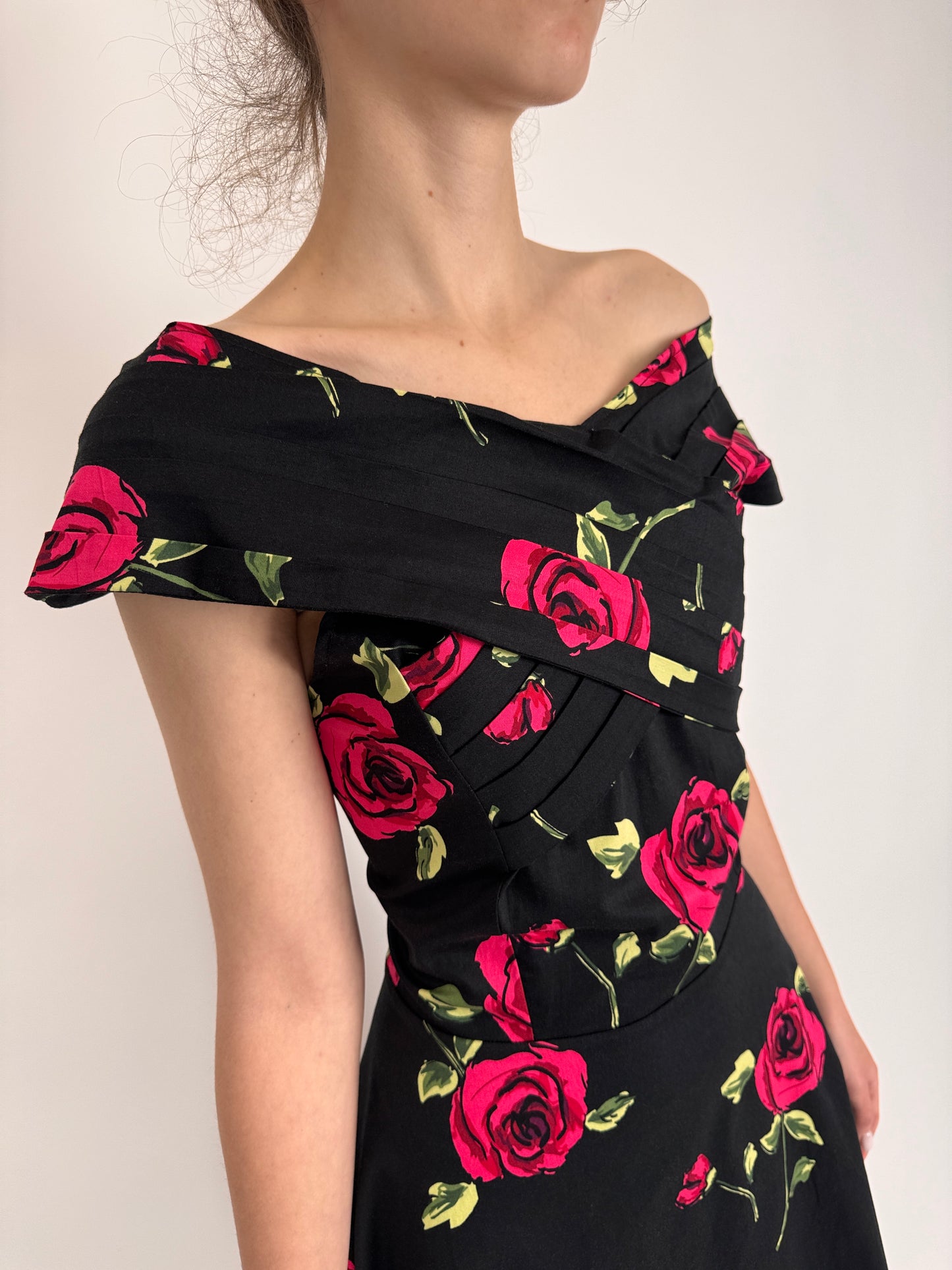 LBD vintage în croi de ani 50 din bumbac cu ținuta modelator