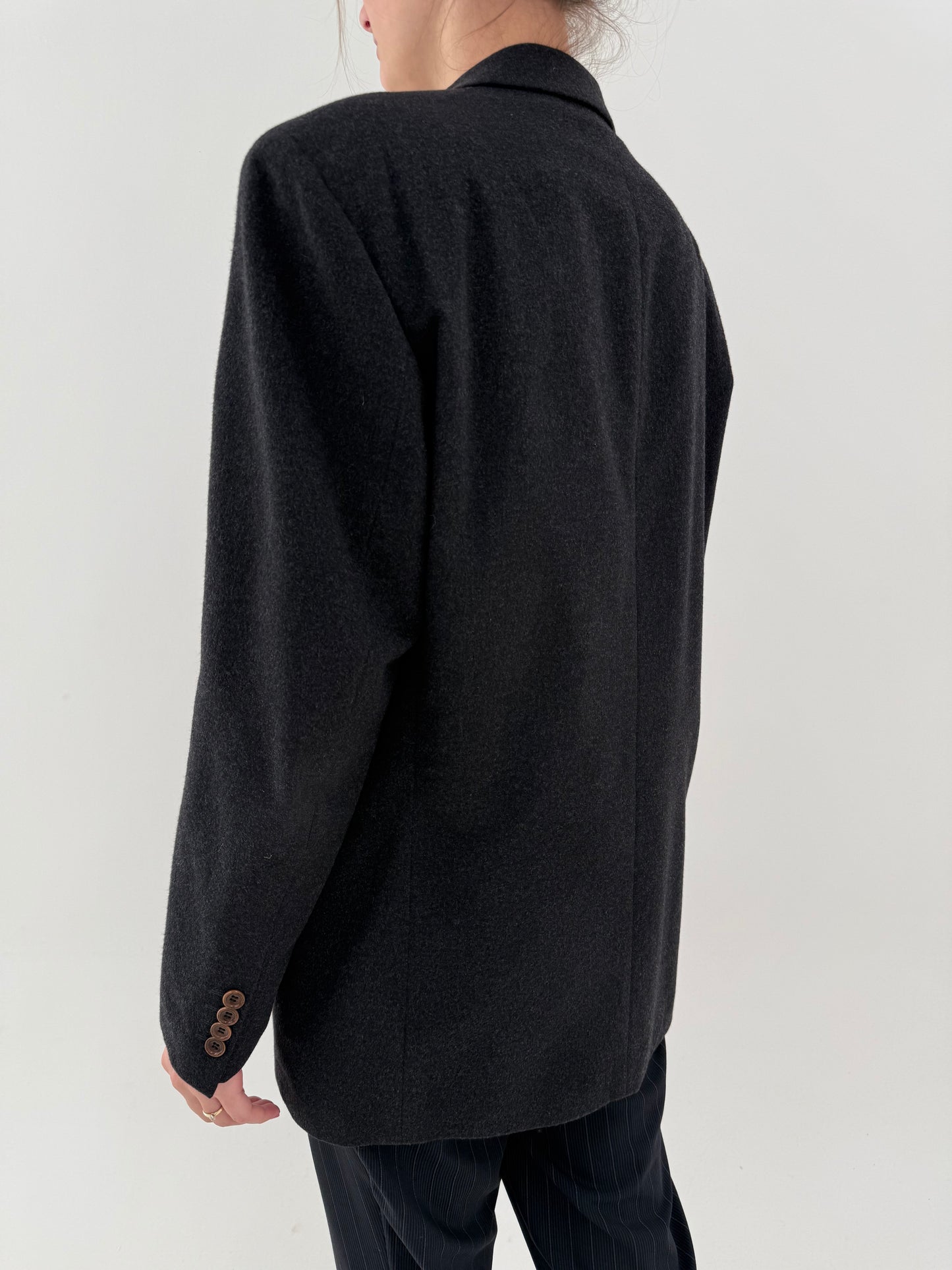 Sacou Loro Piana din stofă 100% cașmir charcoal gray in croi actual