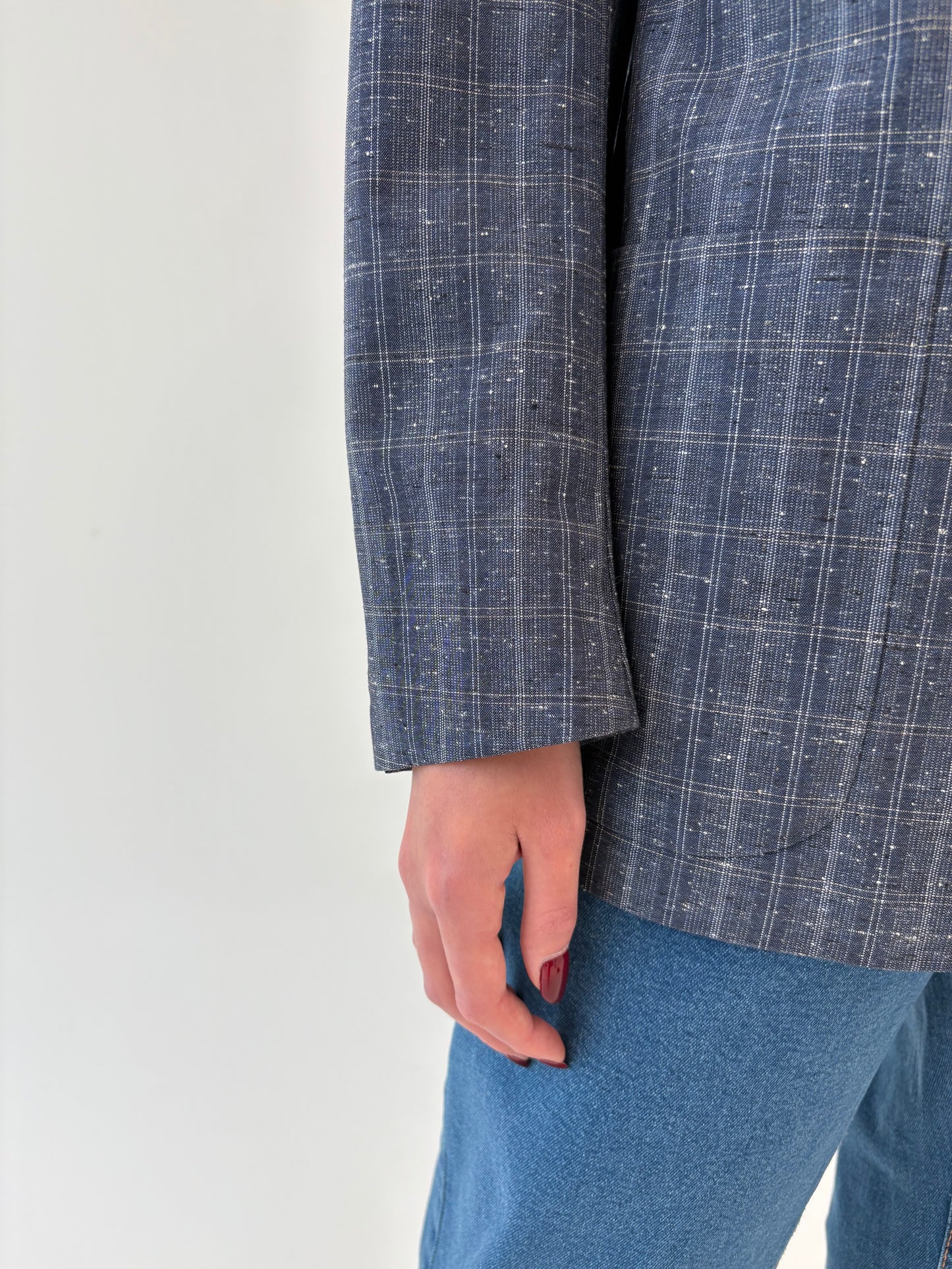 Sacou jeans blue în carouri fine cu închidere dublă din stofita