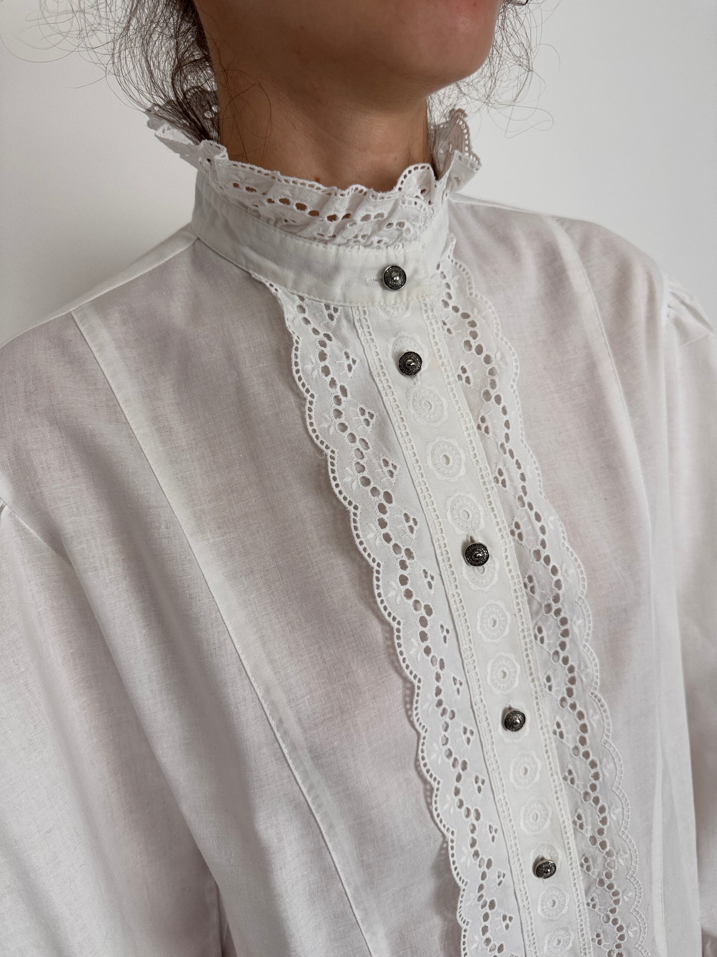 Cămașa vintage cu inserție de dantelă macrame din poplin de bumbac