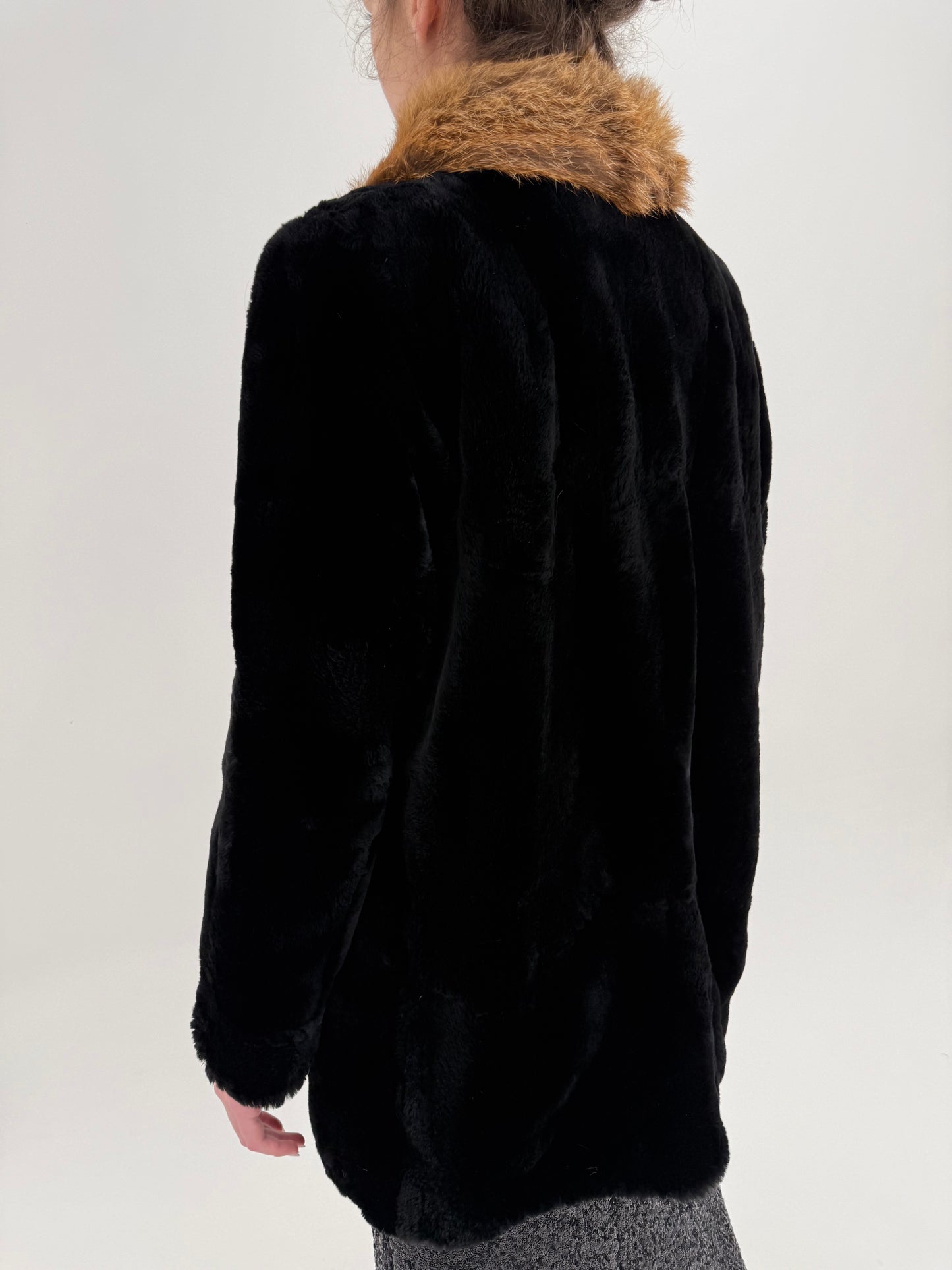 Blană naturală Mouton negru cu guler de vulpe