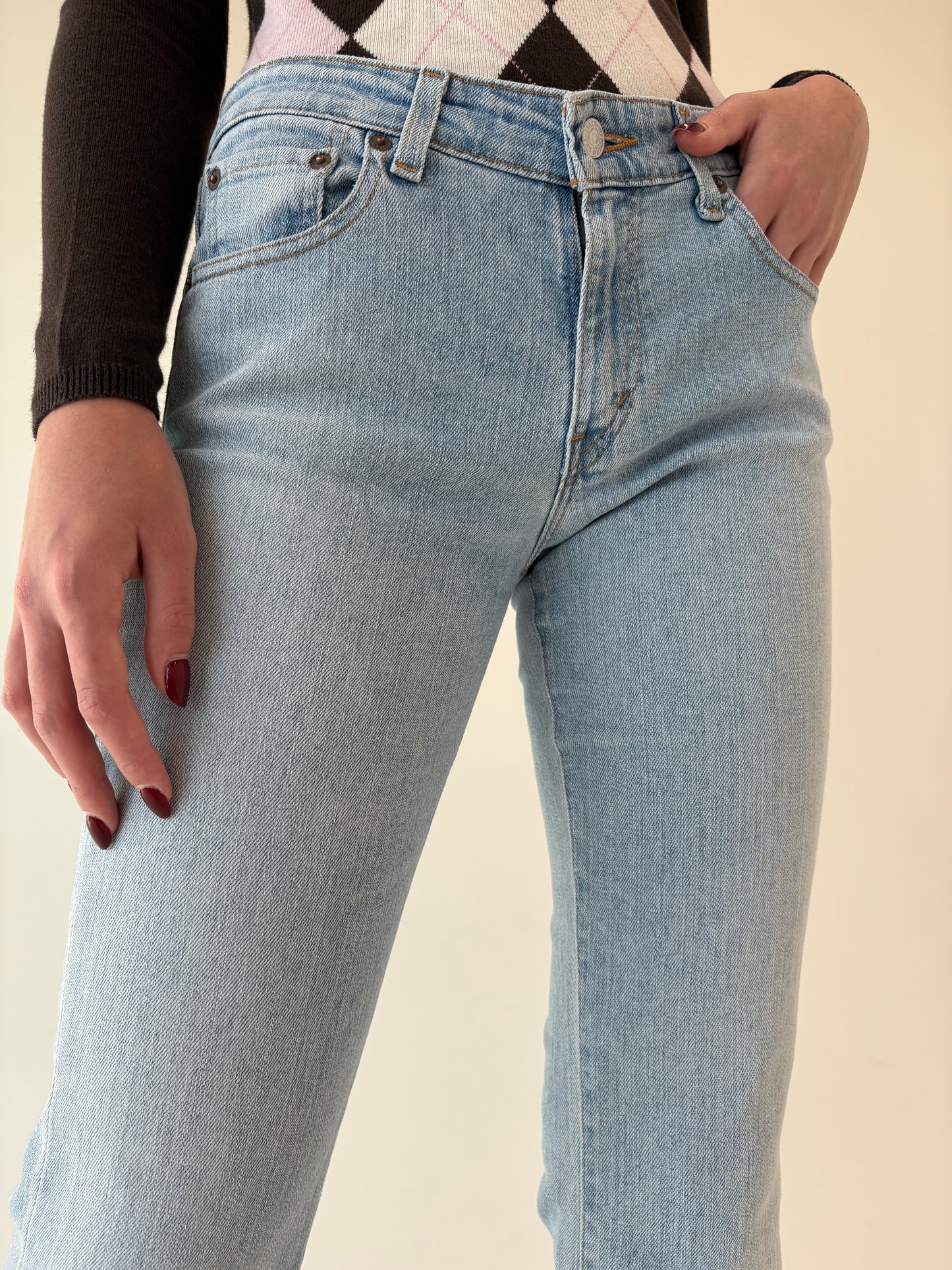 Jeans Levi’s vintage bootcut ușor strech în croi super în trend