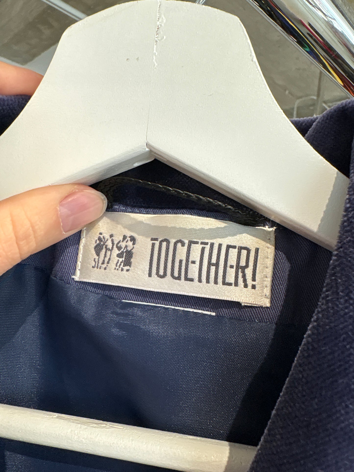 Costum de primăvară dusty lavender în croi statement cu sacou super cambrat