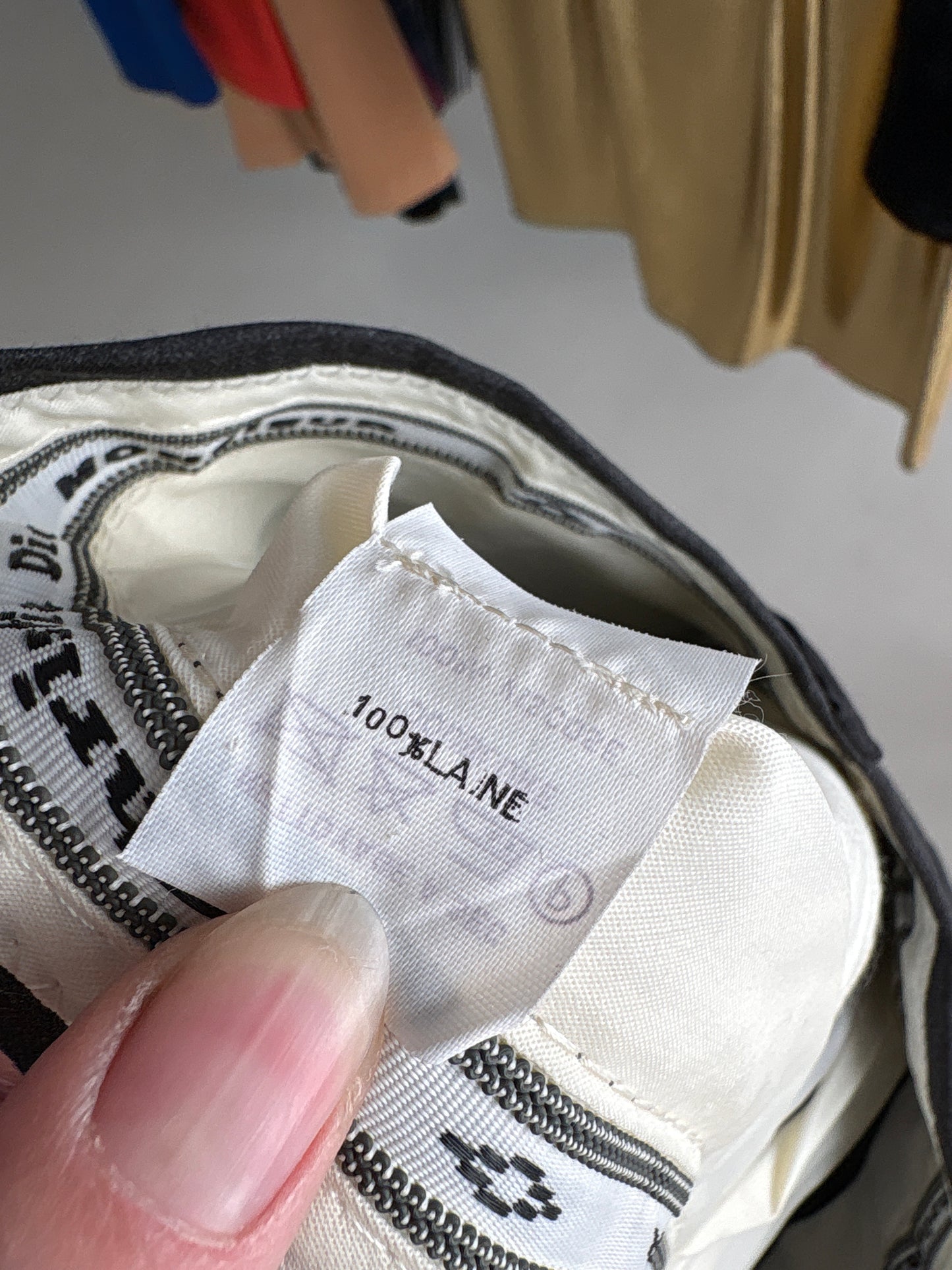 Pantaloni Dior cu pense în croi lejer din lanita foarte subțire de primăvară