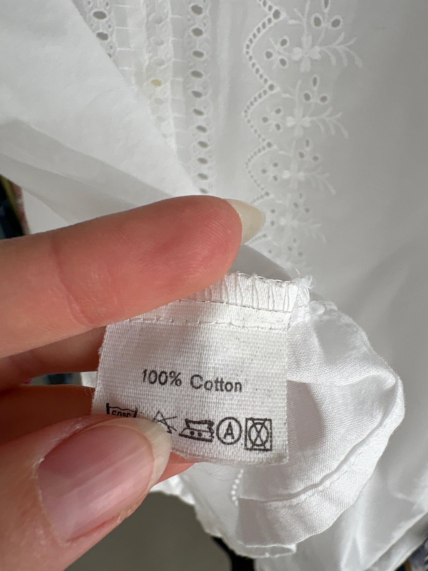 Cămașa vintage din panzica de bumbac excepțional cu broderie anglaise